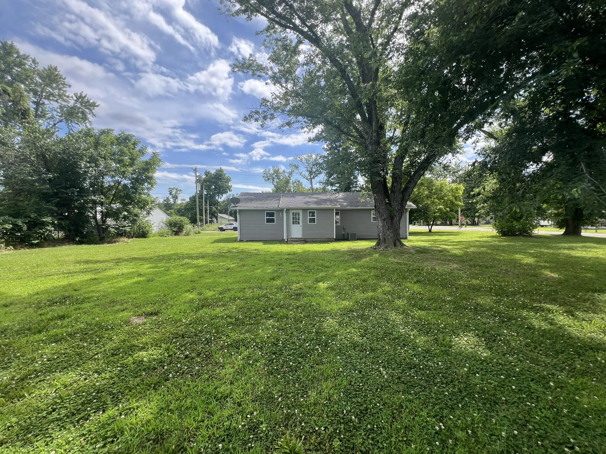 Photo 5 - Residential for sale – 103 E Valley   Willow Springs, MO