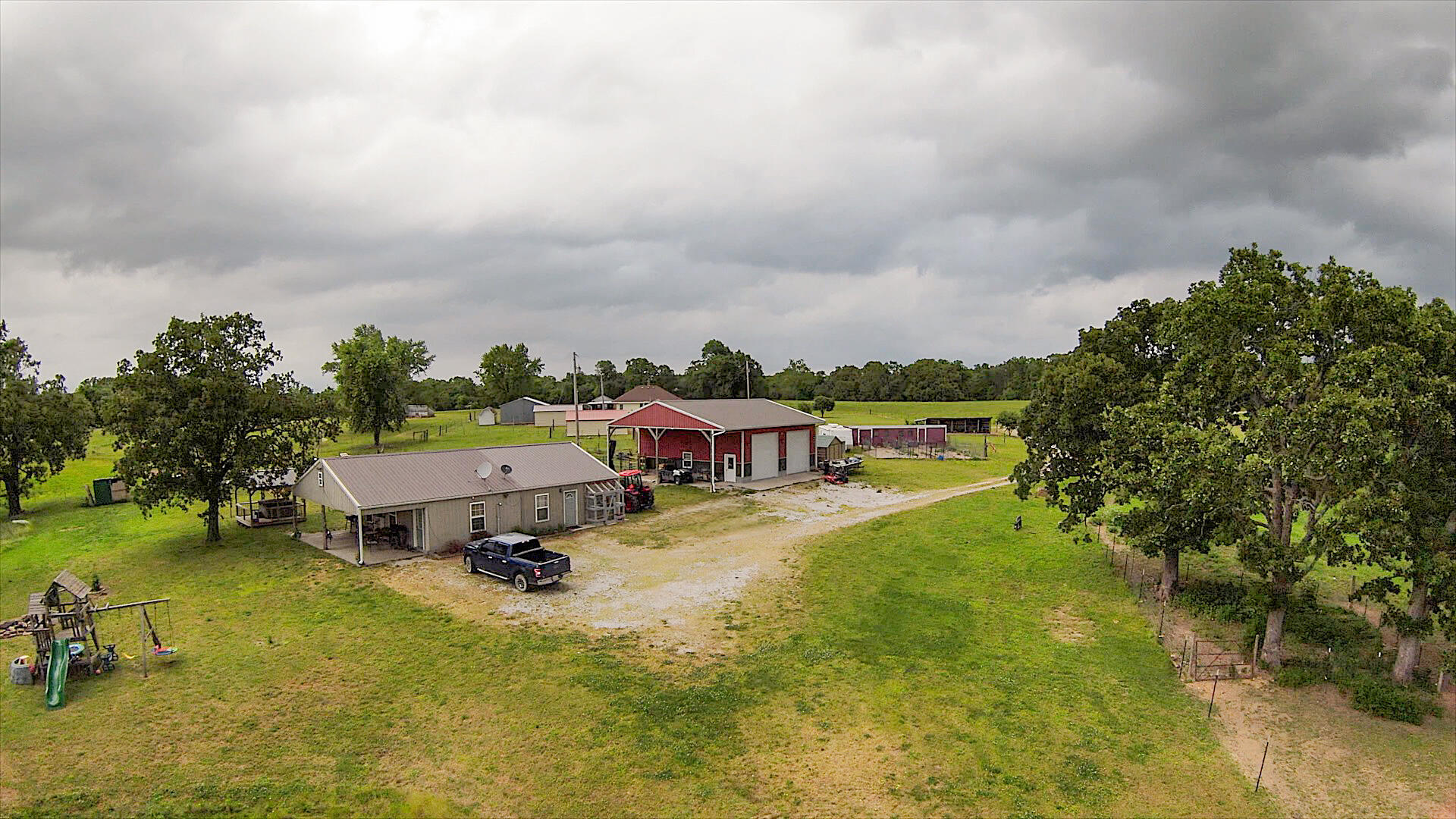 Photo 2 - Farm for sale – 463b NE 88th Lane  Lamar, MO