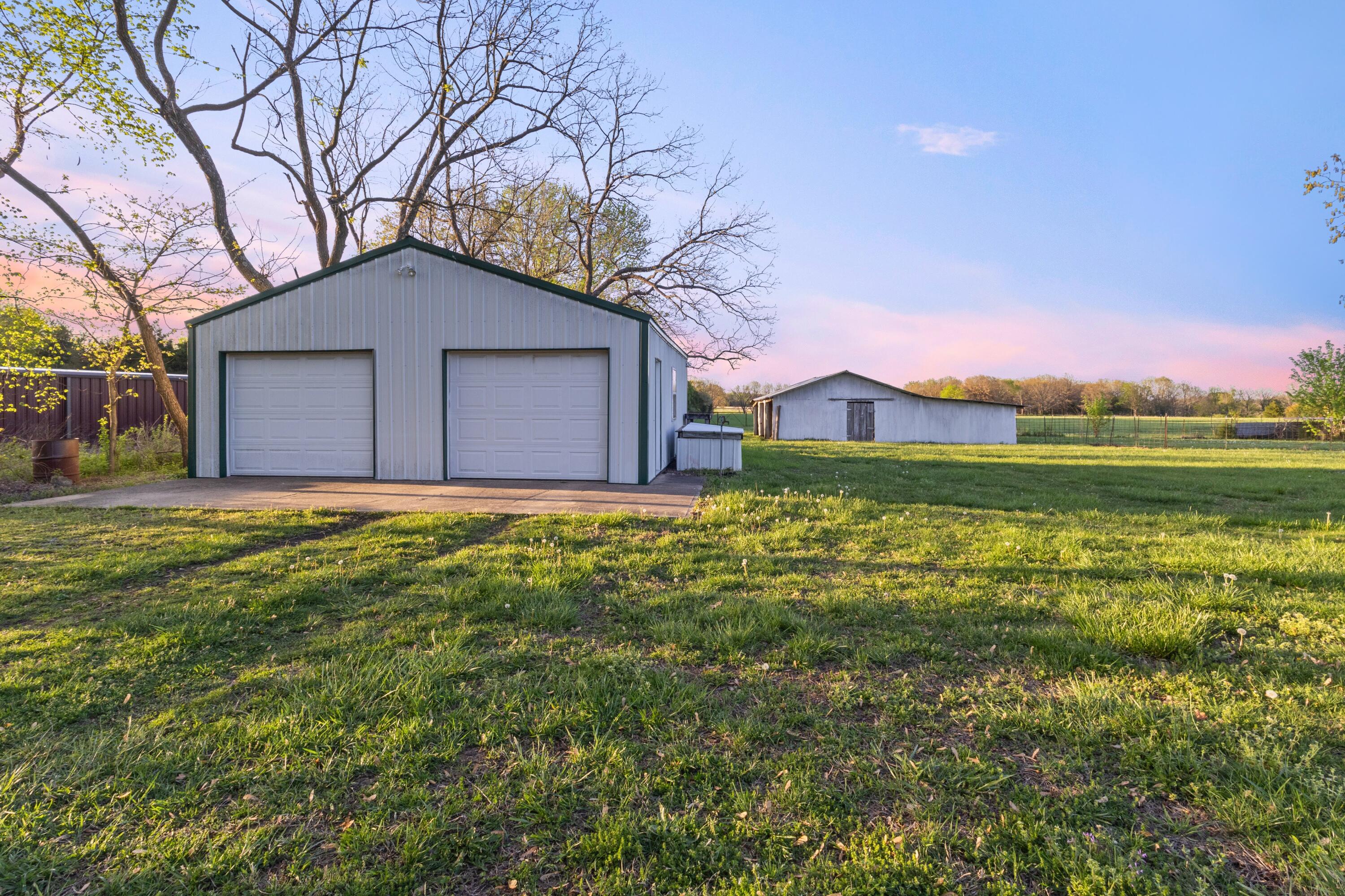 Photo 5 - Residential for sale – 9125  Farm Road 2140   Cassville, MO