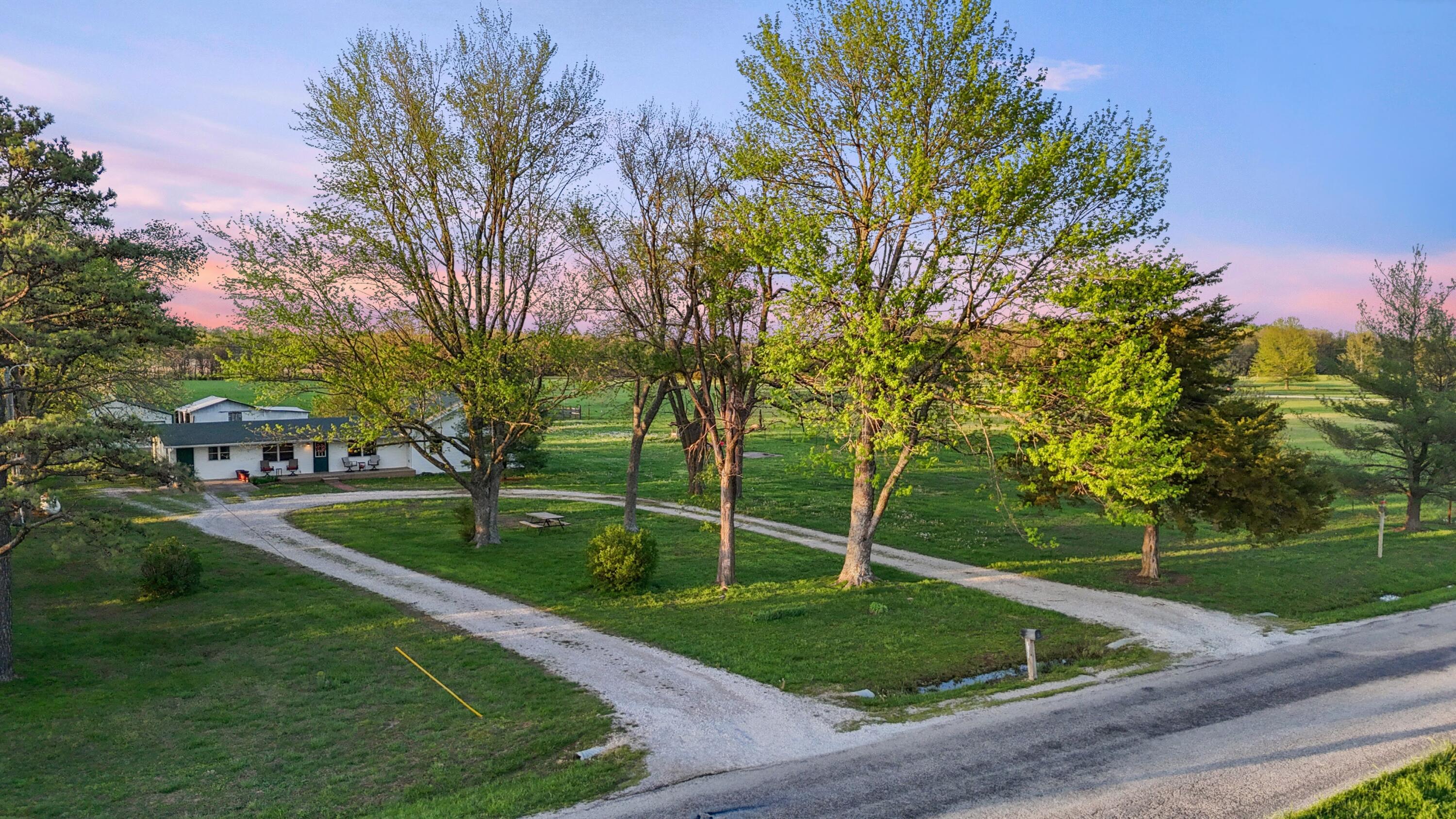 Photo 3 - Residential for sale – 9125  Farm Road 2140   Cassville, MO