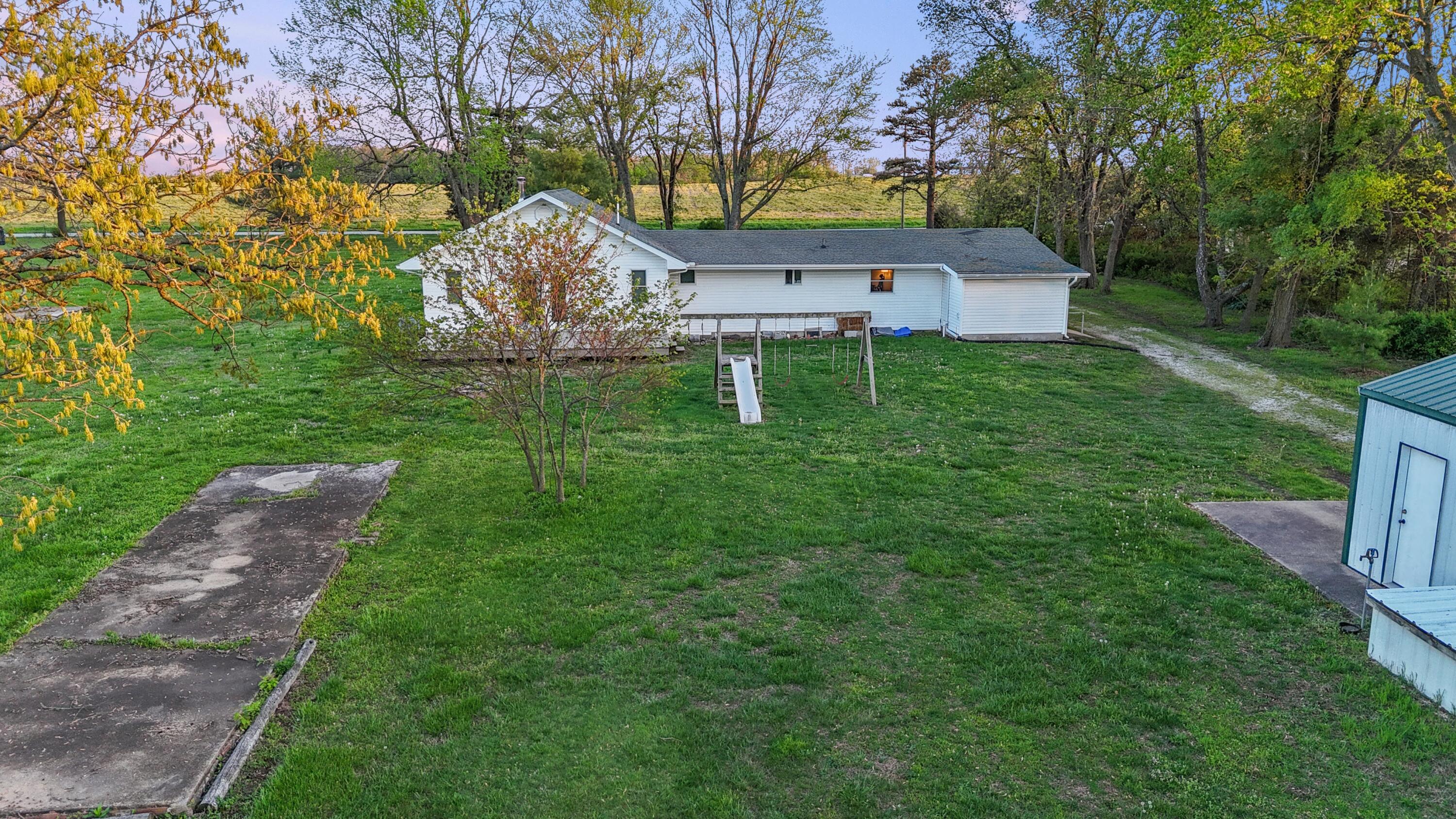 Photo 4 - Residential for sale – 9125  Farm Road 2140   Cassville, MO