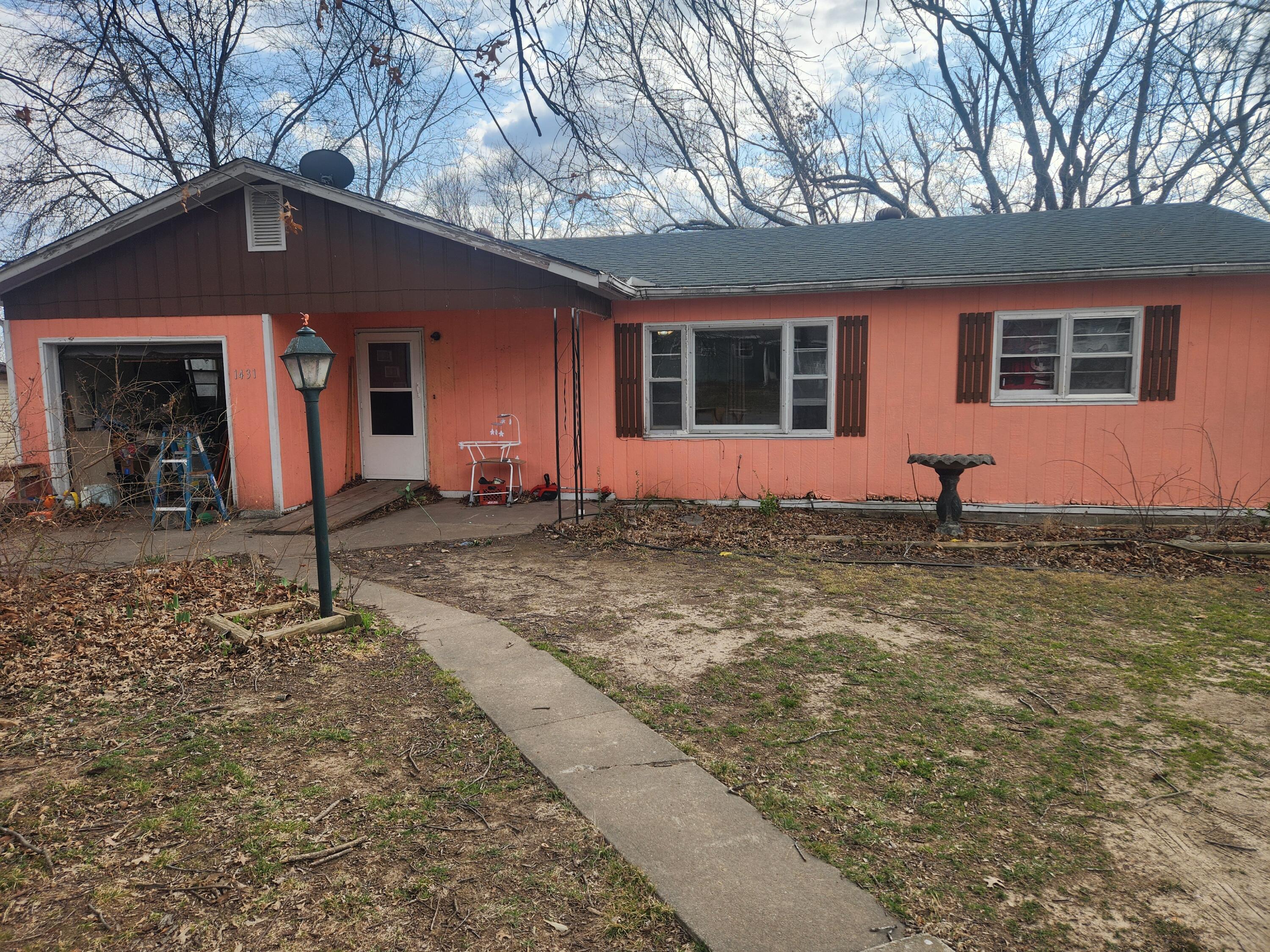 Residential for sale – 1431  Greenwood Boulevard  Neosho, MO