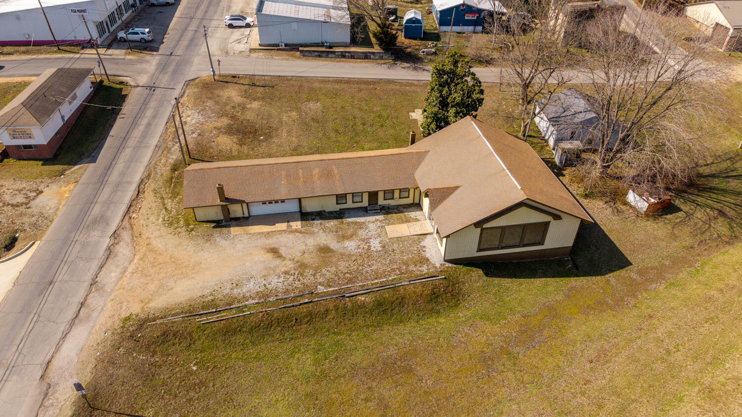 Photo 8 - Commercial Sale for sale – 105  Couch Street  Alton, MO