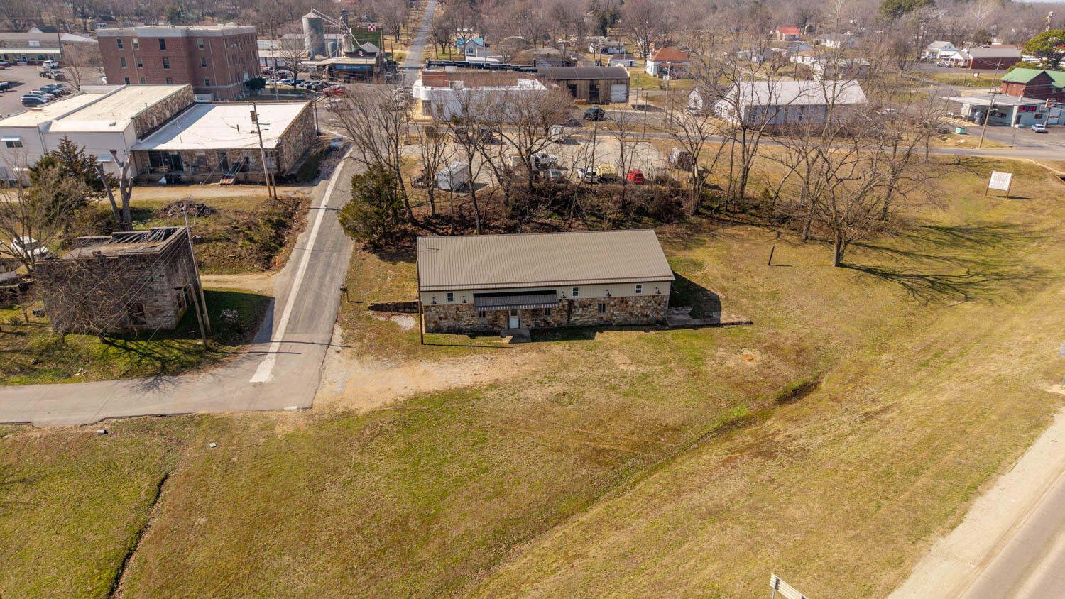 Photo 5 - Commercial Sale for sale – 105  Couch Street  Alton, MO