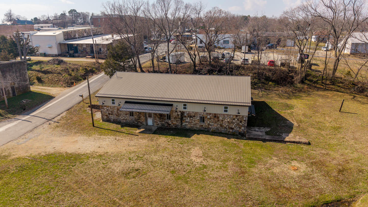 Photo 6 - Commercial Sale for sale – 105  Couch Street  Alton, MO