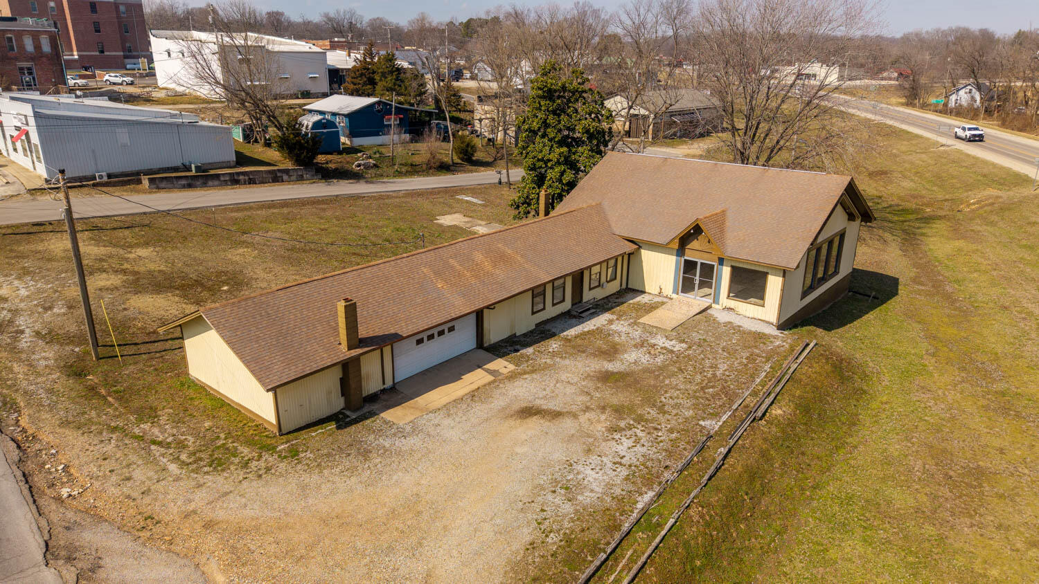 Photo 4 - Commercial Sale for sale – 105  Couch Street  Alton, MO