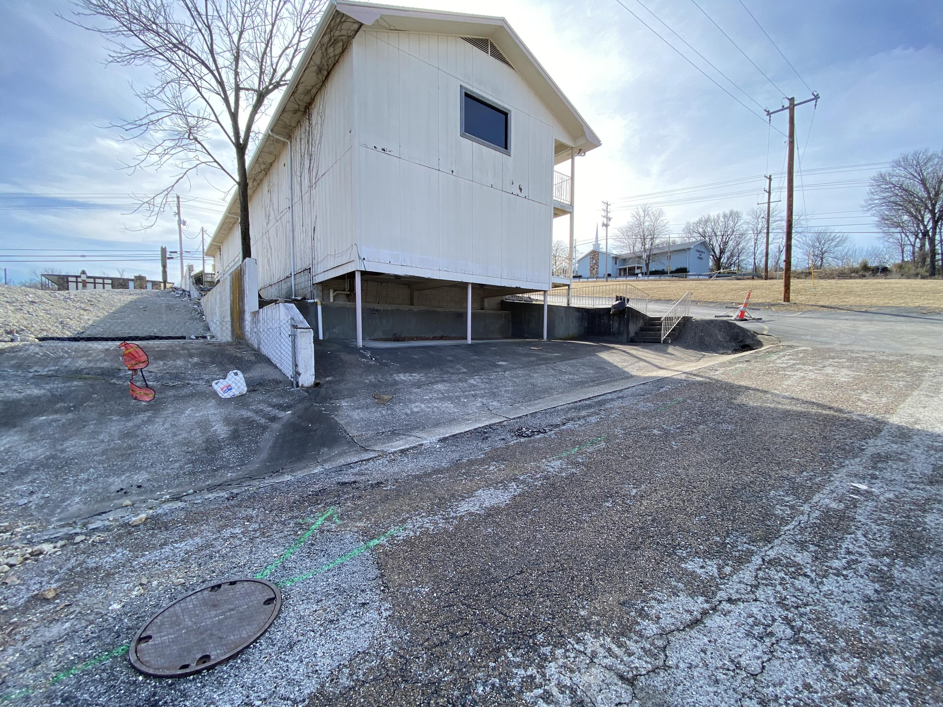 Photo 14 - Commercial Sale for sale – 1033 W Main Street  Branson, MO