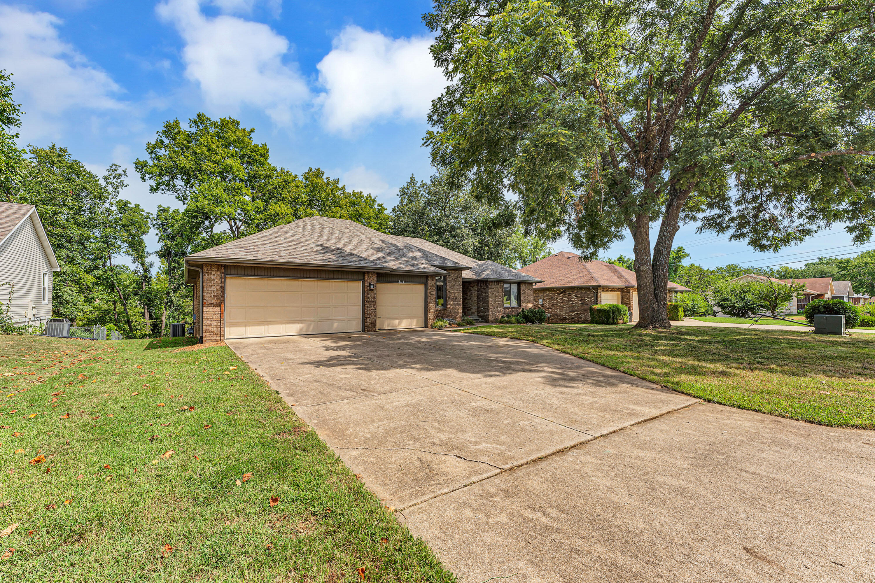 Photo 2 - Residential for sale – 3115 W Edgewood Street  Springfield, MO