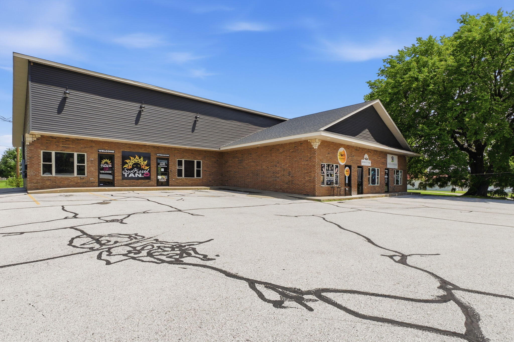 Commercial Sale for sale – 104 N Dunnegan Avenue  Bolivar, MO