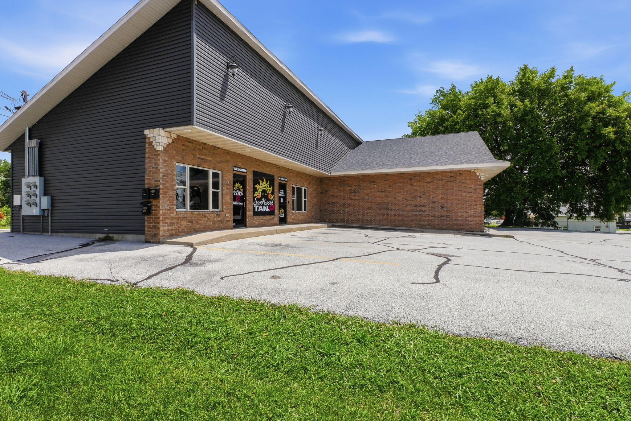 Photo 4 - Commercial Sale for sale – 104 N Dunnegan Avenue  Bolivar, MO