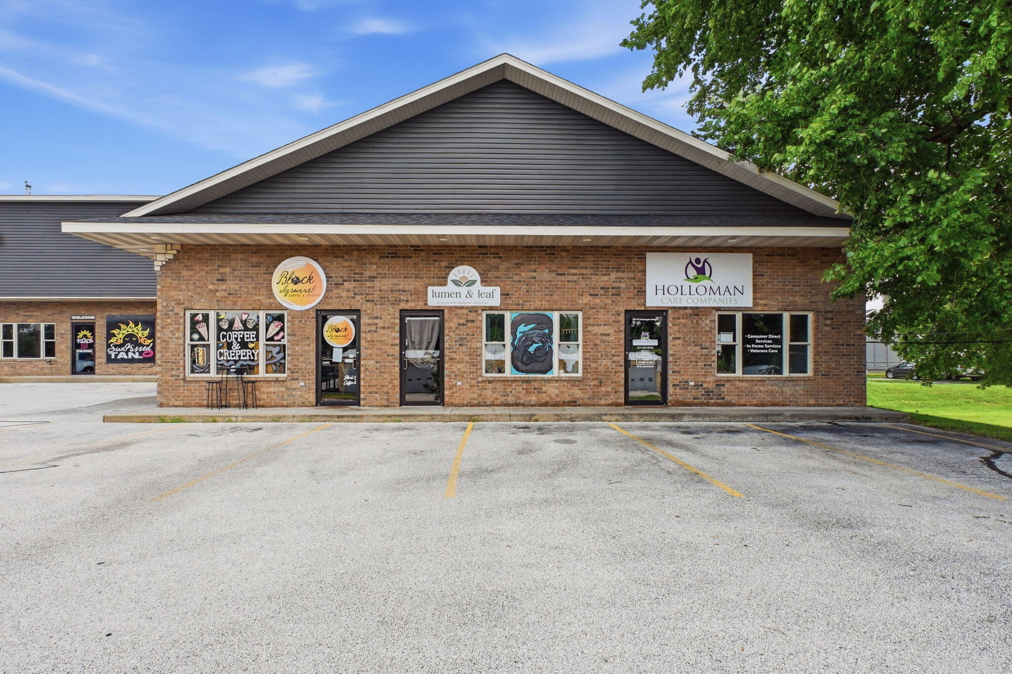 Photo 5 - Commercial Sale for sale – 104 N Dunnegan Avenue  Bolivar, MO