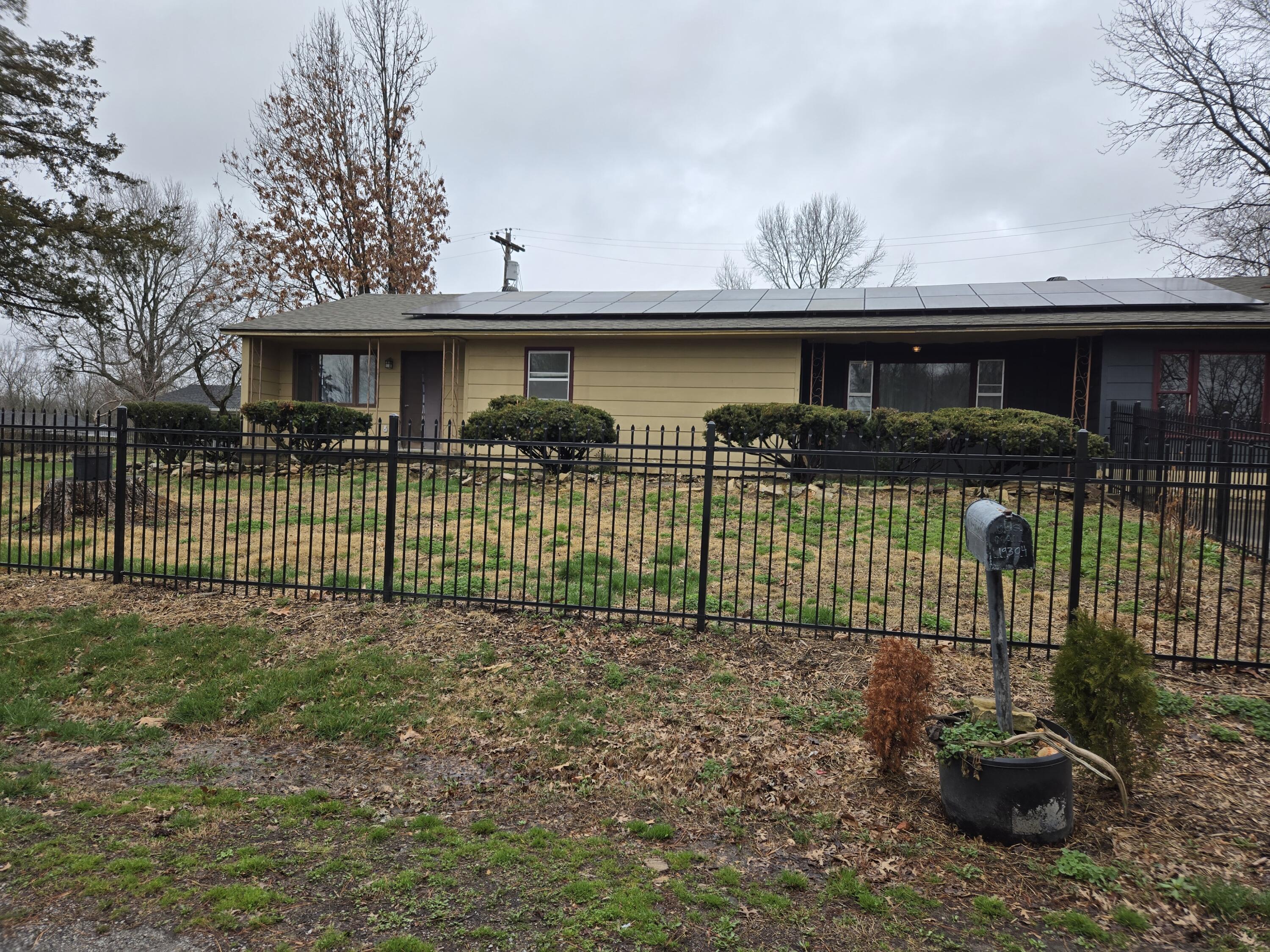 Photo 5 - Residential for sale – 19304  Hillcrest Lane  Cassville, MO