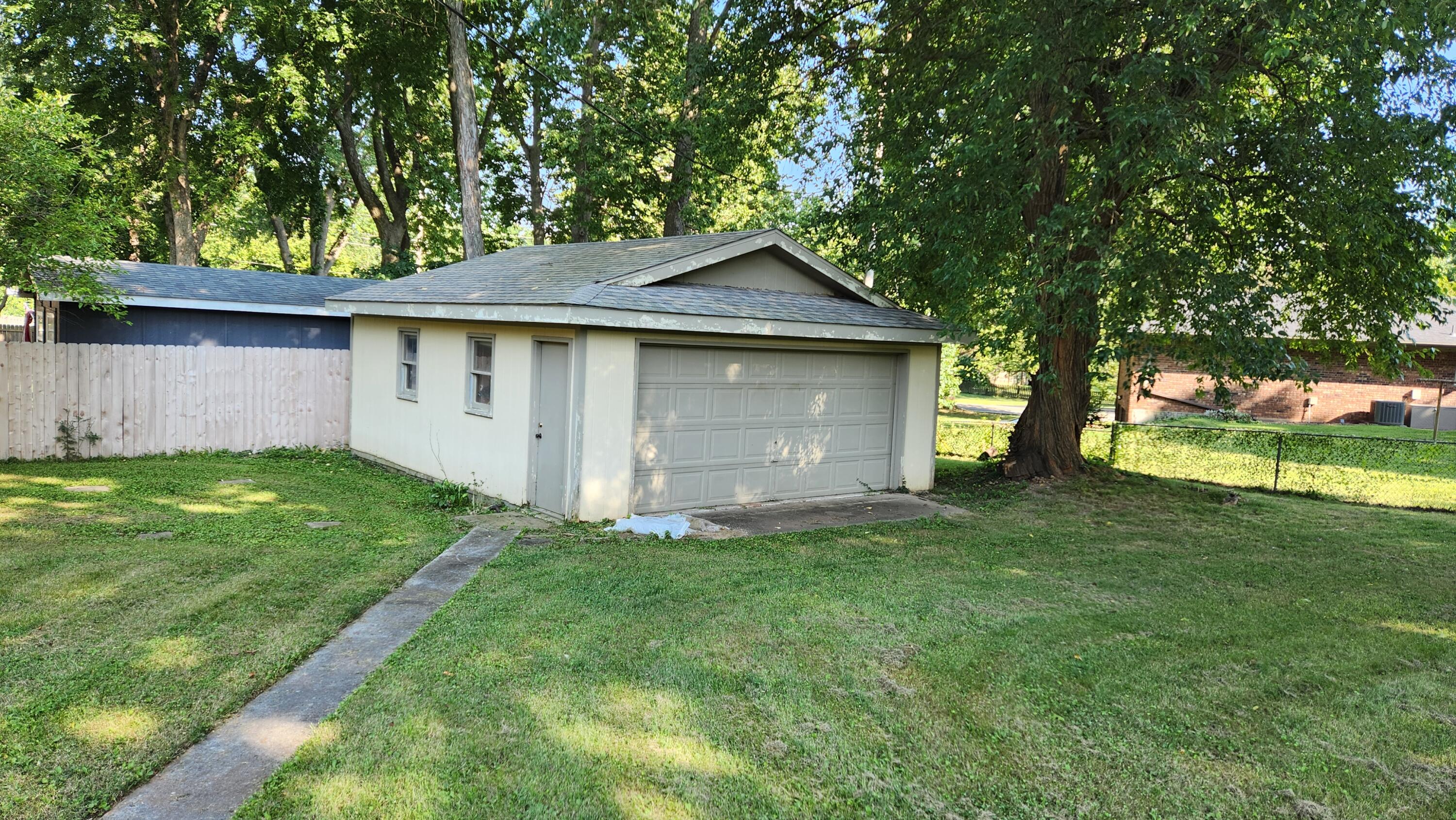 Photo 9 - Residential for sale – 1784 E Lakewood Street  Springfield, MO