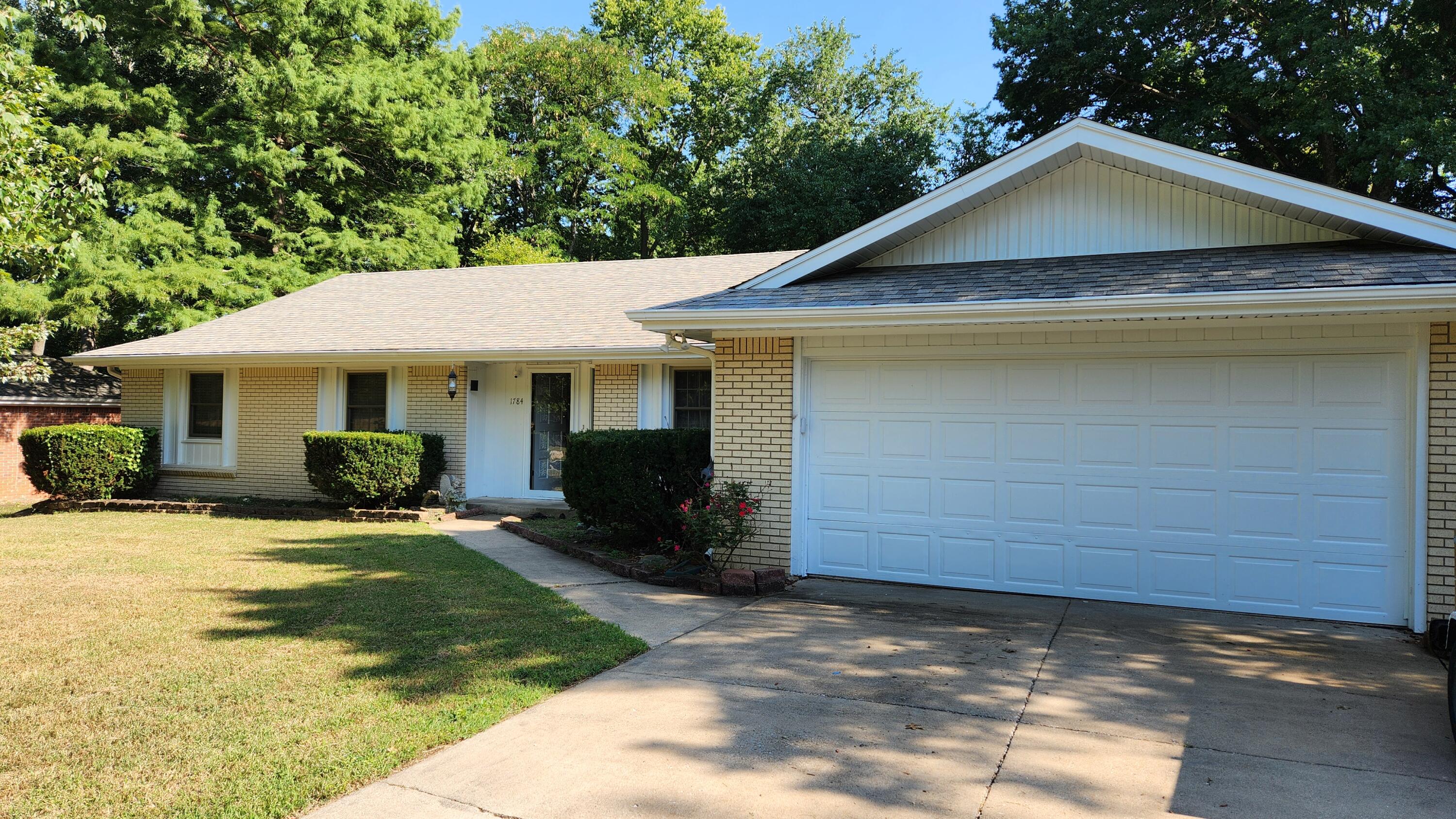 Photo 2 - Residential for sale – 1784 E Lakewood Street  Springfield, MO