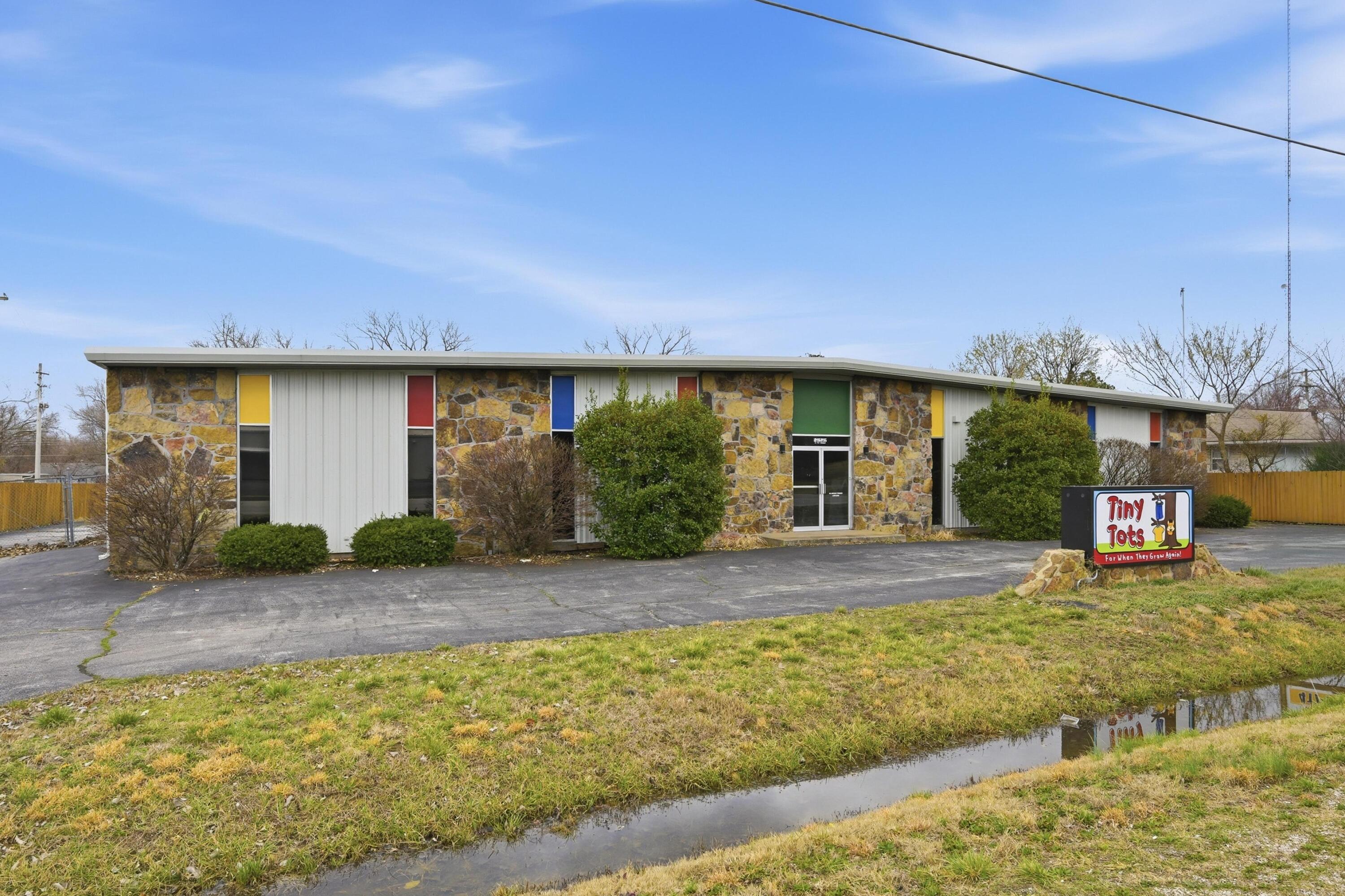 Photo 3 - Commercial Sale for sale – 2926 W Junge Boulevard  Joplin, MO