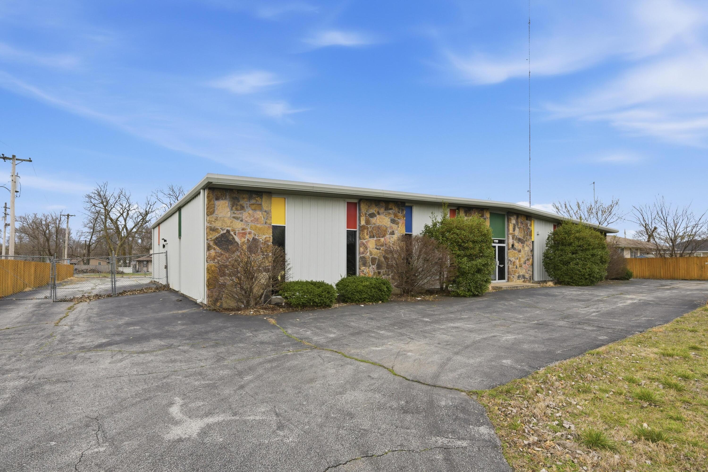 Photo 4 - Commercial Sale for sale – 2926 W Junge Boulevard  Joplin, MO
