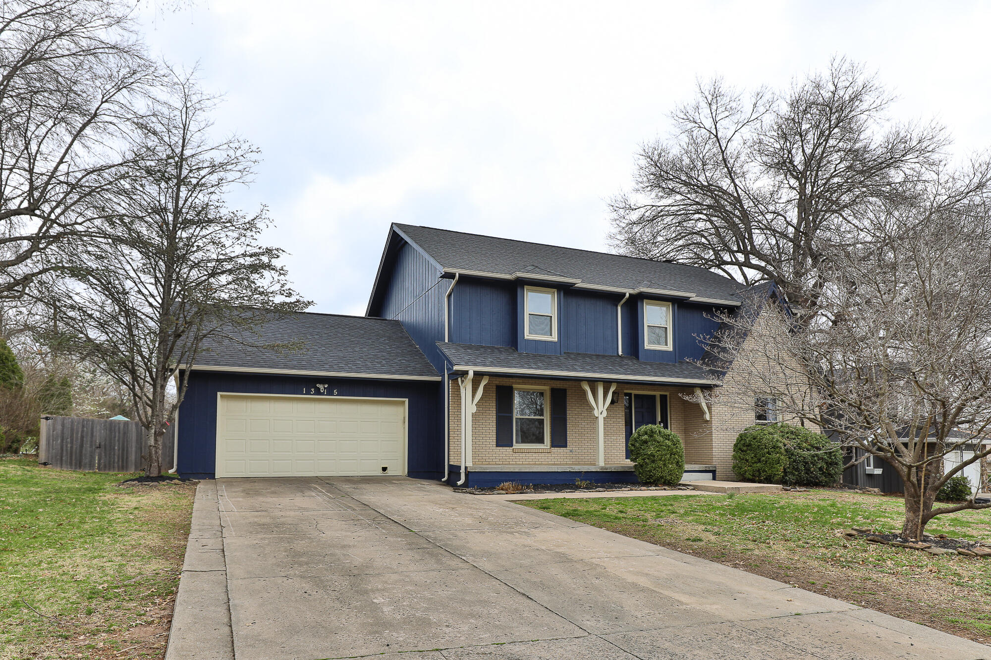 Photo 3 - Residential for sale – 1315 S Oak Run Place  Springfield, MO