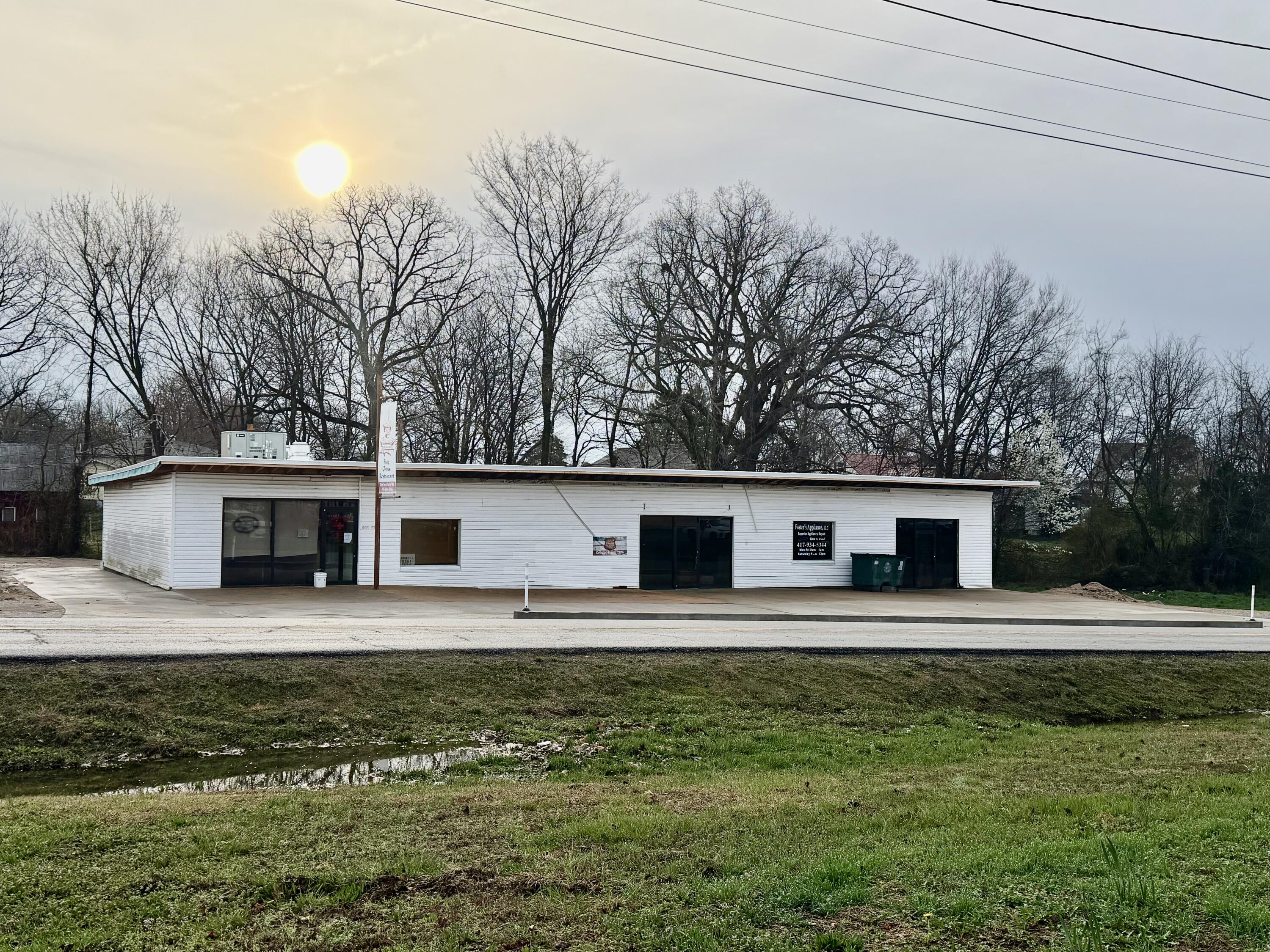 Commercial Sale for sale – 403 N Elm Avenue  Mountain View, MO