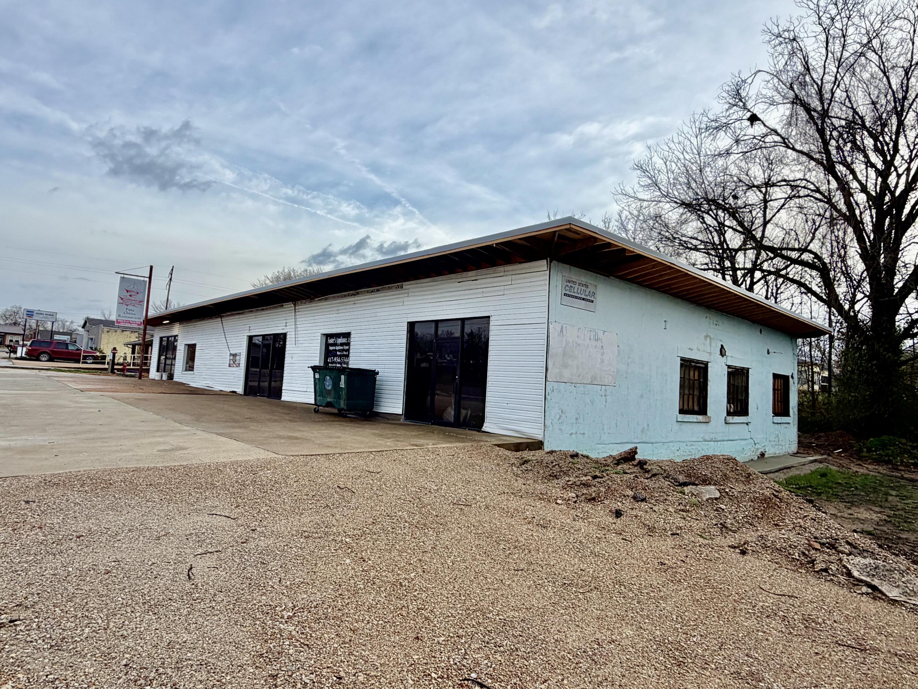Photo 2 - Commercial Sale for sale – 403 N Elm Avenue  Mountain View, MO