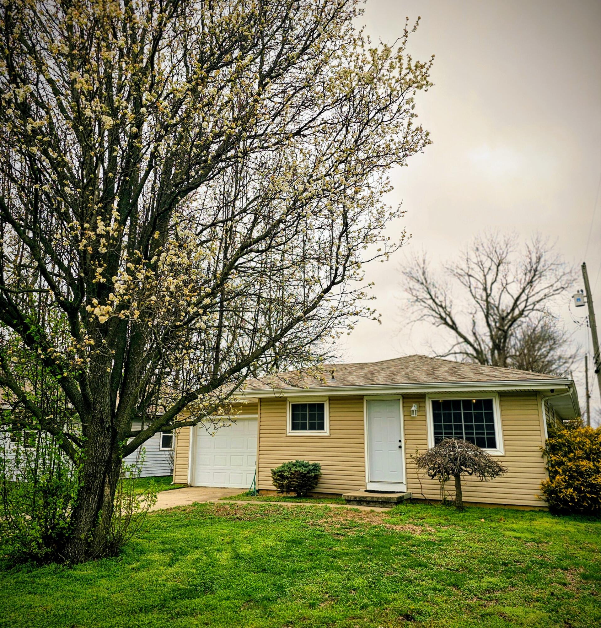 Photo 3 - Residential for sale – 2565 E Atlantic Street  Springfield, MO