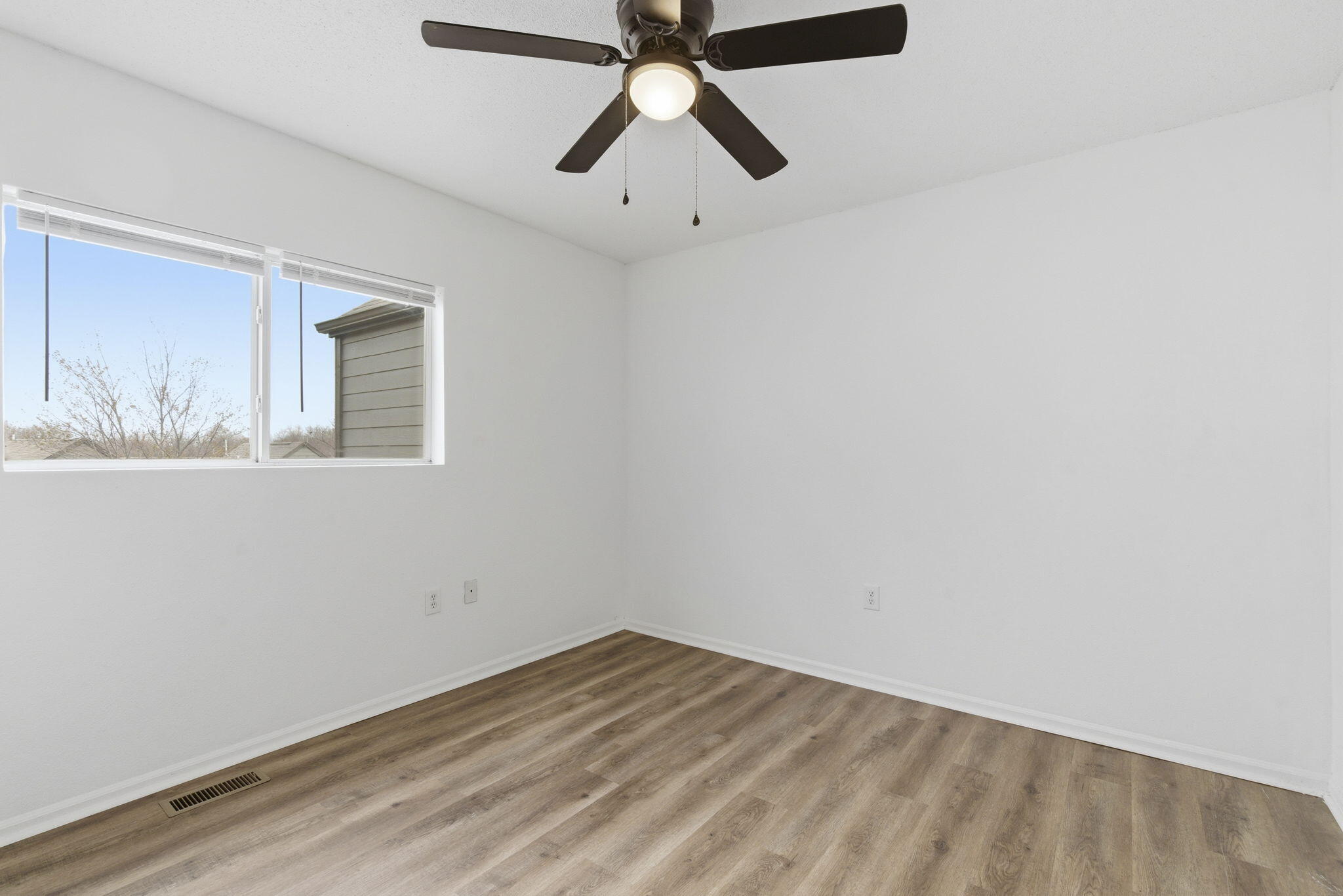Photo 19 - Residential Lease for sale – 1447 E Oakwood Lane  Springfield, MO