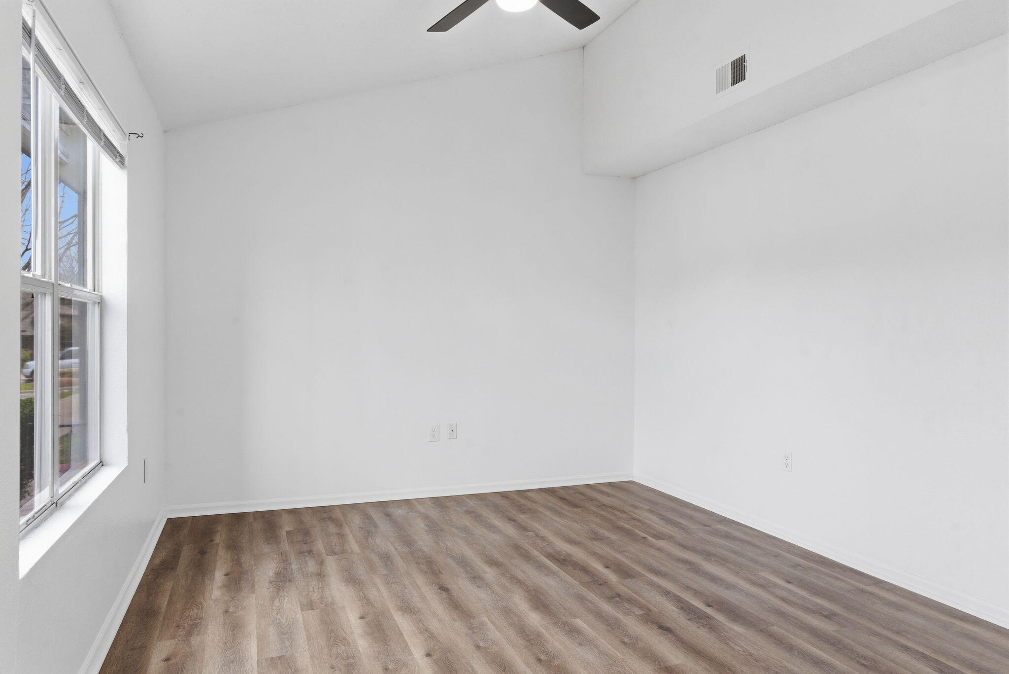 Photo 7 - Residential Lease for sale – 1447 E Oakwood Lane  Springfield, MO