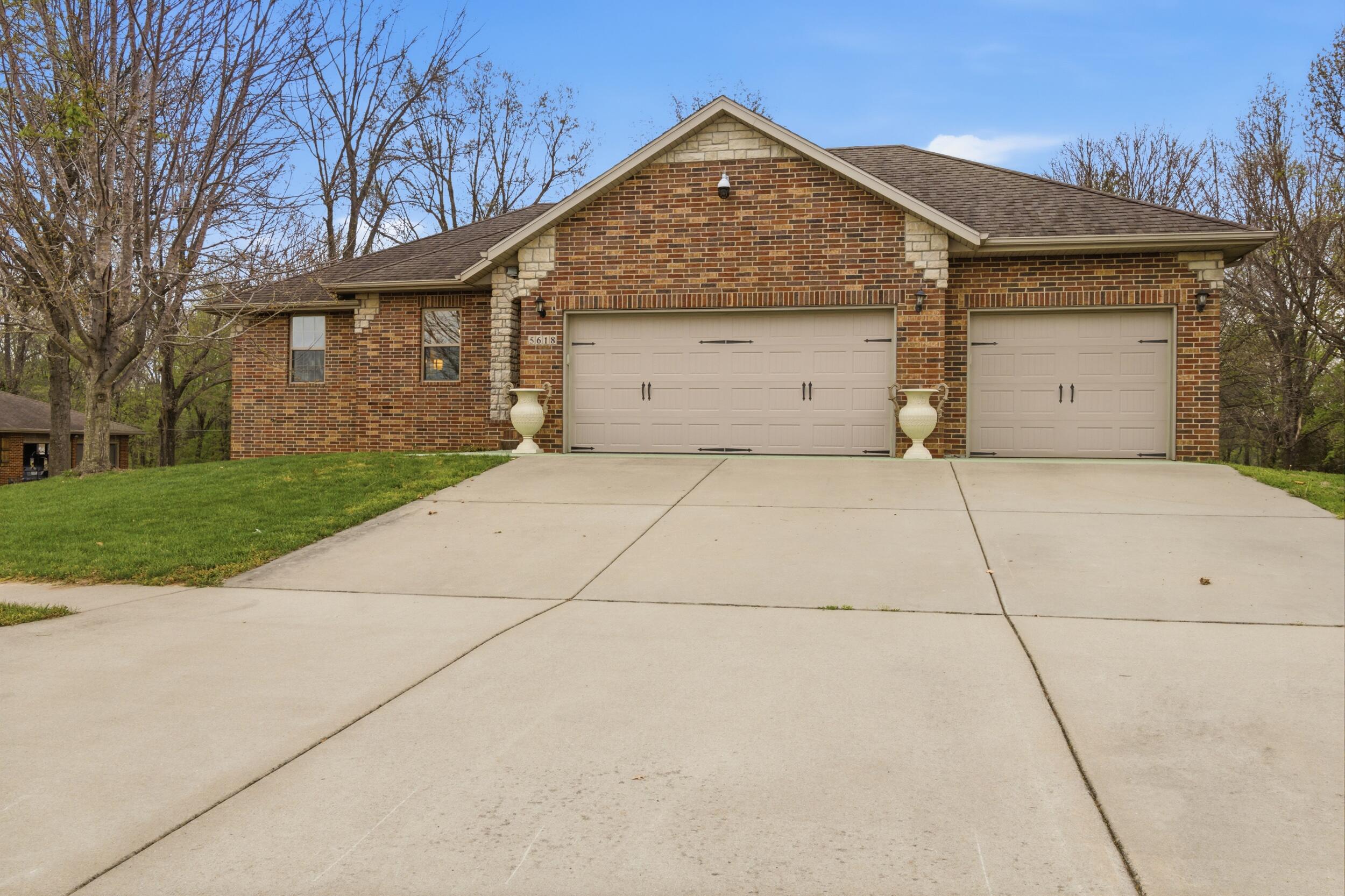Photo 3 - Residential for sale – 5618 E Pearson Parkway  Strafford, MO
