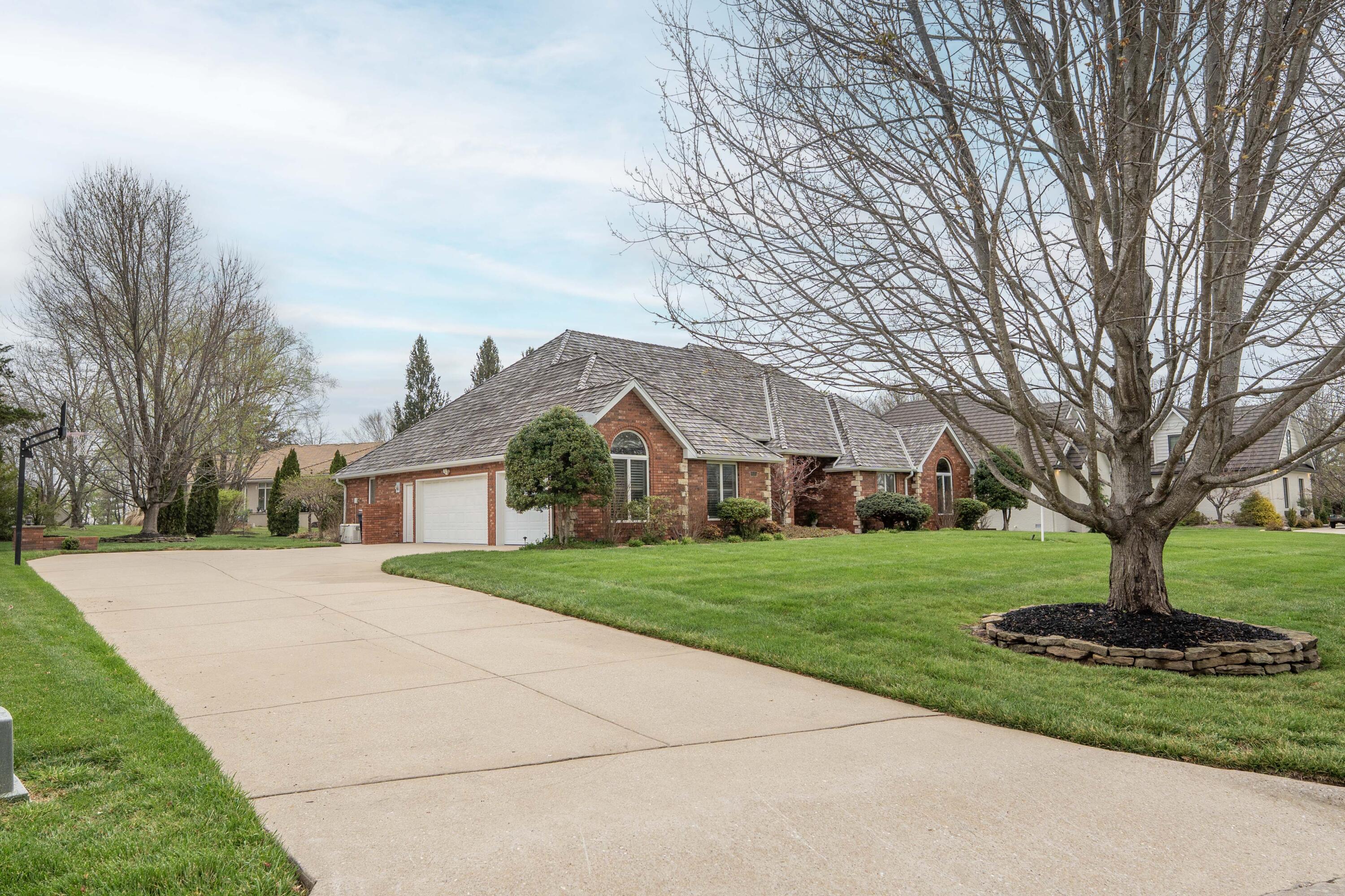 Photo 5 - Residential for sale – 3575 E Montrose Court  Springfield, MO