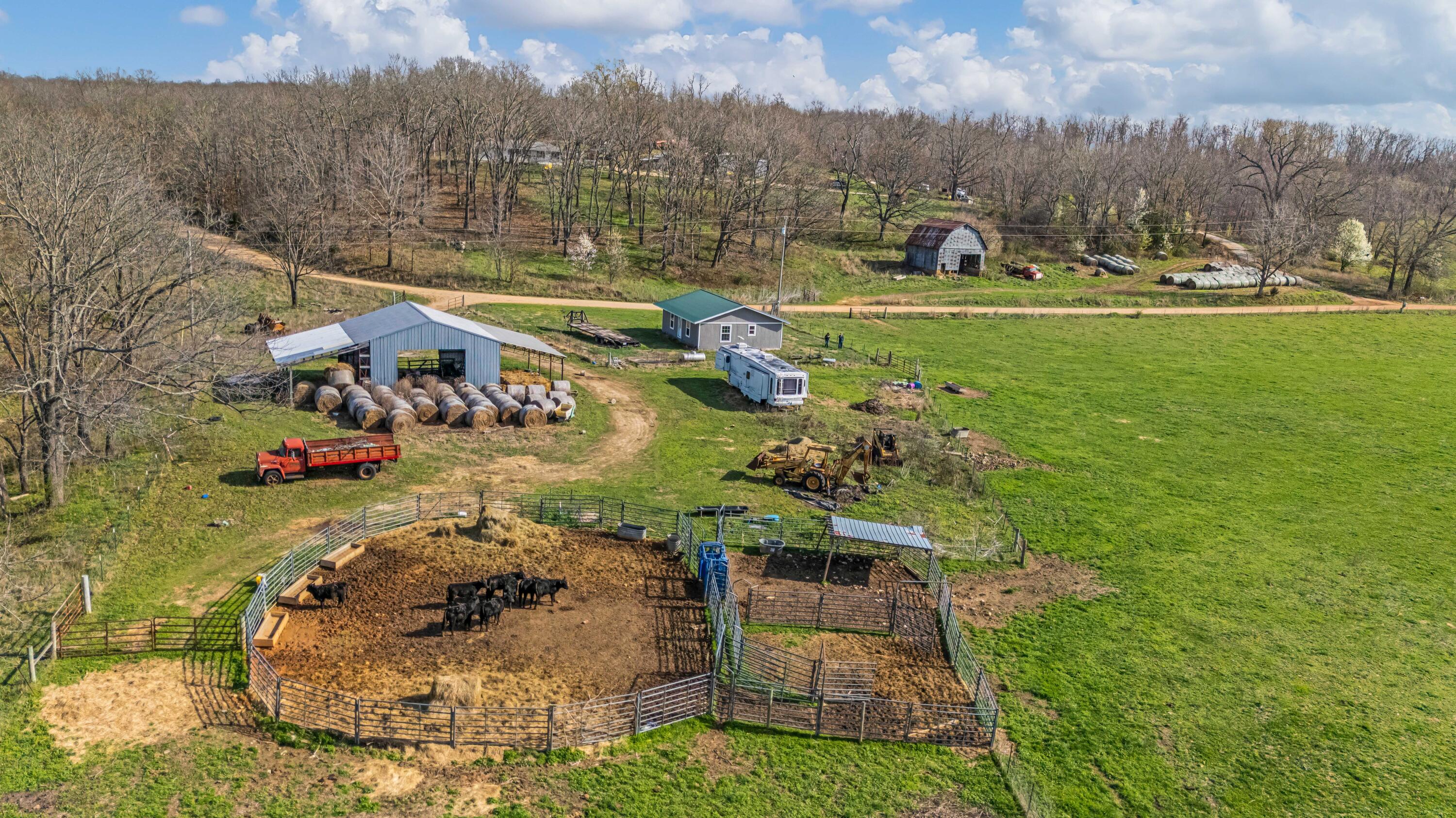 Photo 10 - Farm for sale – 1499  County Road 380   Koshkonong, MO