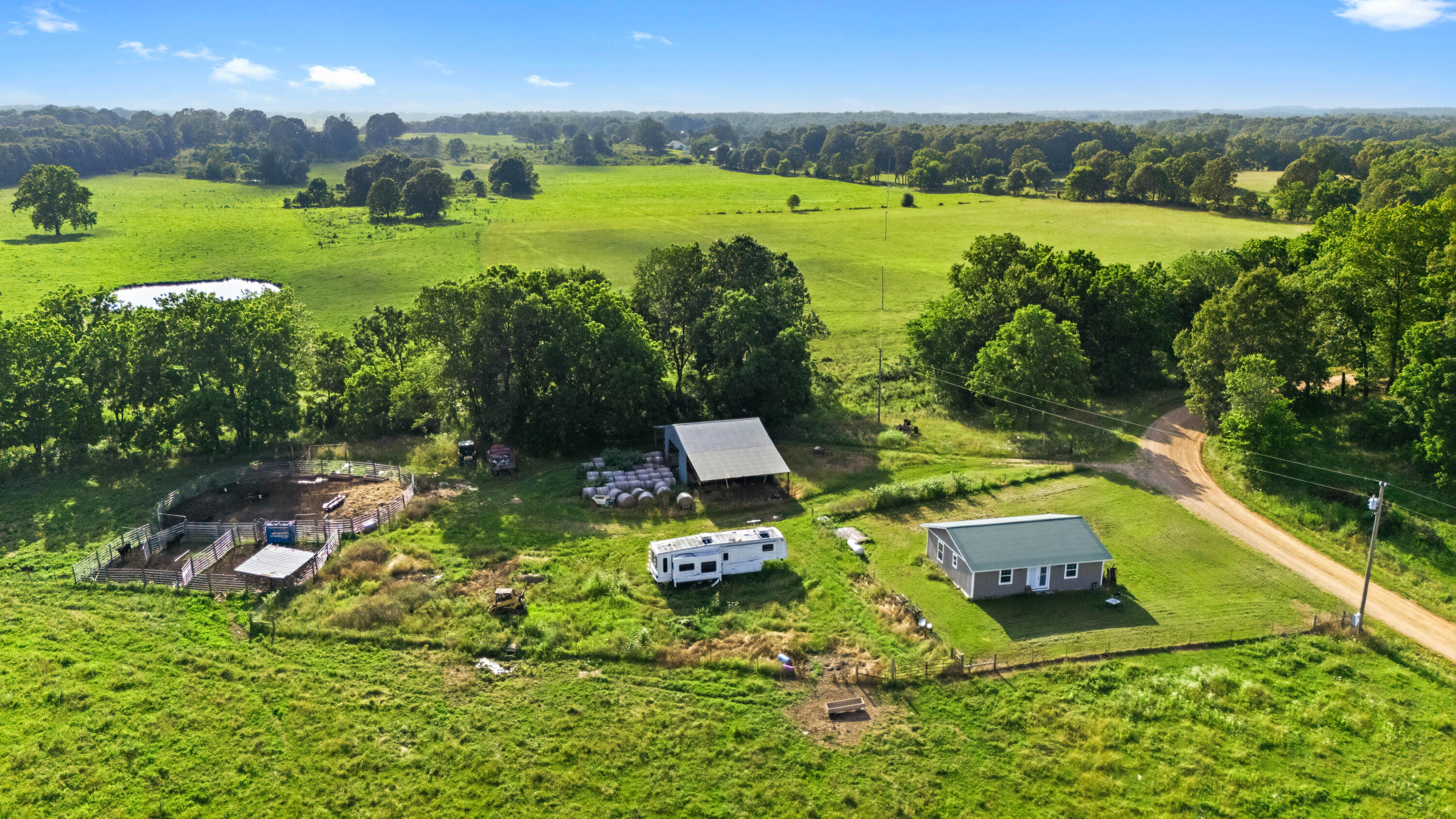 Photo 5 - Farm for sale – 1499  County Road 380   Koshkonong, MO