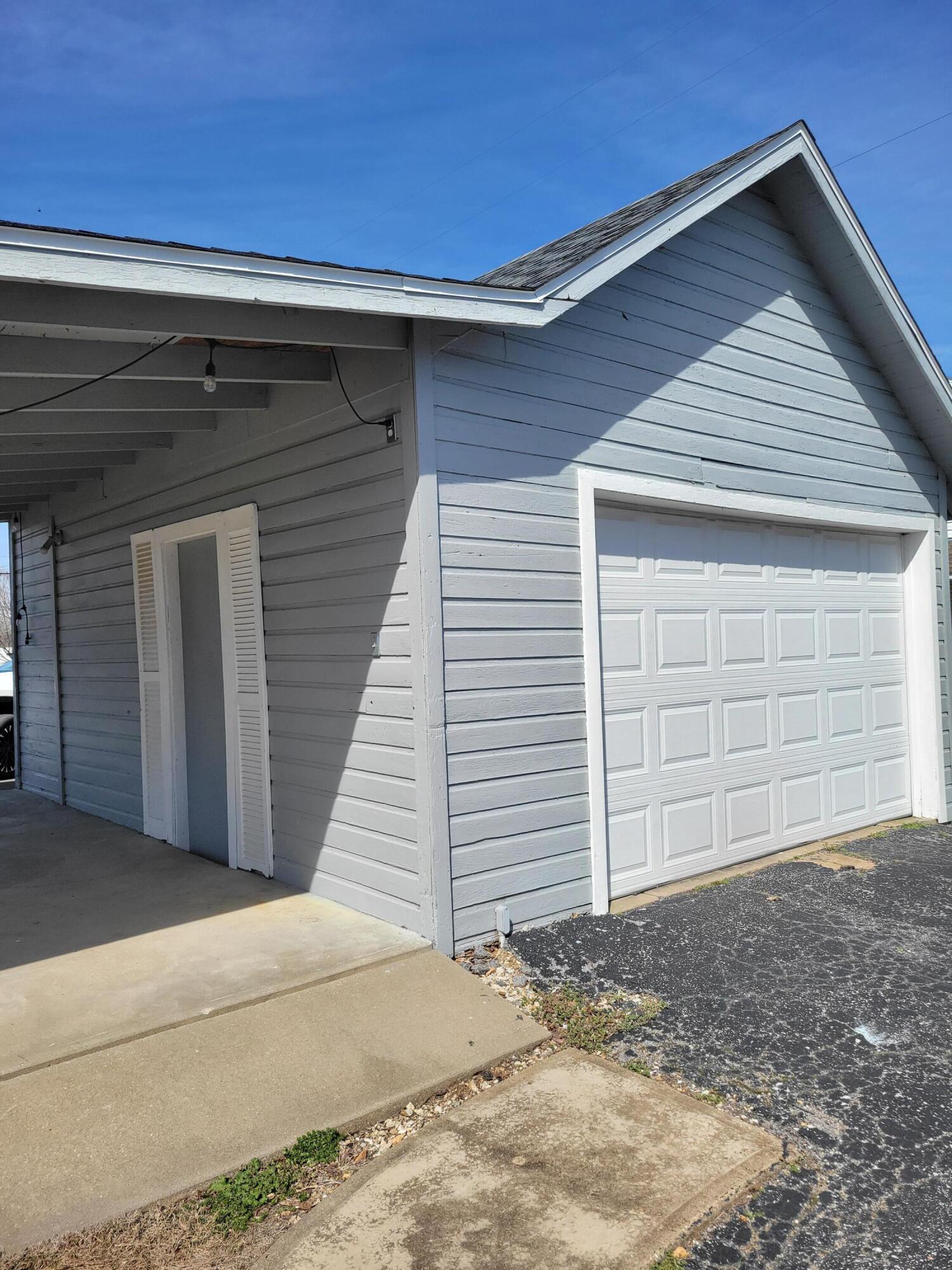 Photo 21 - Residential for sale – 401  South Street  Stockton, MO