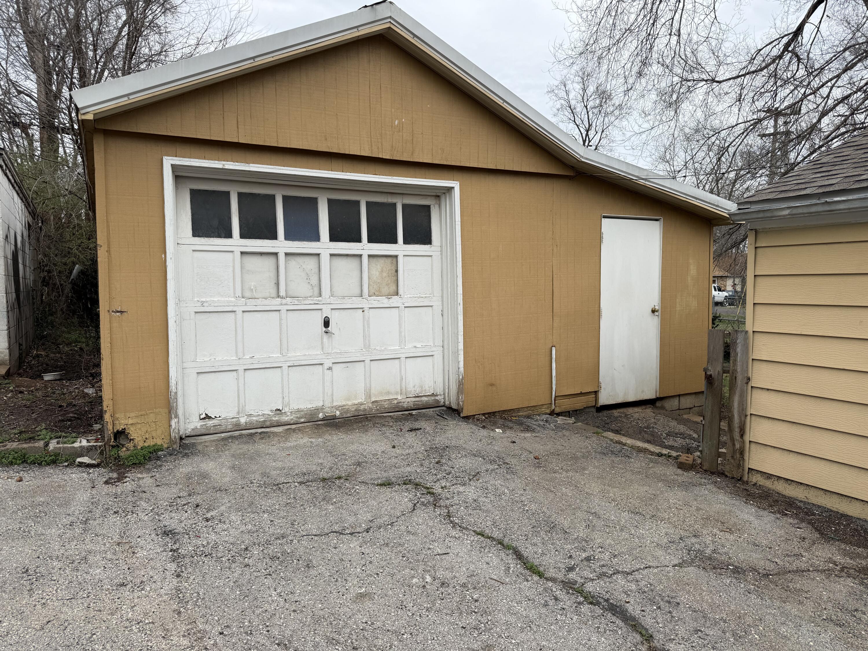 Photo 2 - Residential for sale – 2805 W Olive Street  Springfield, MO
