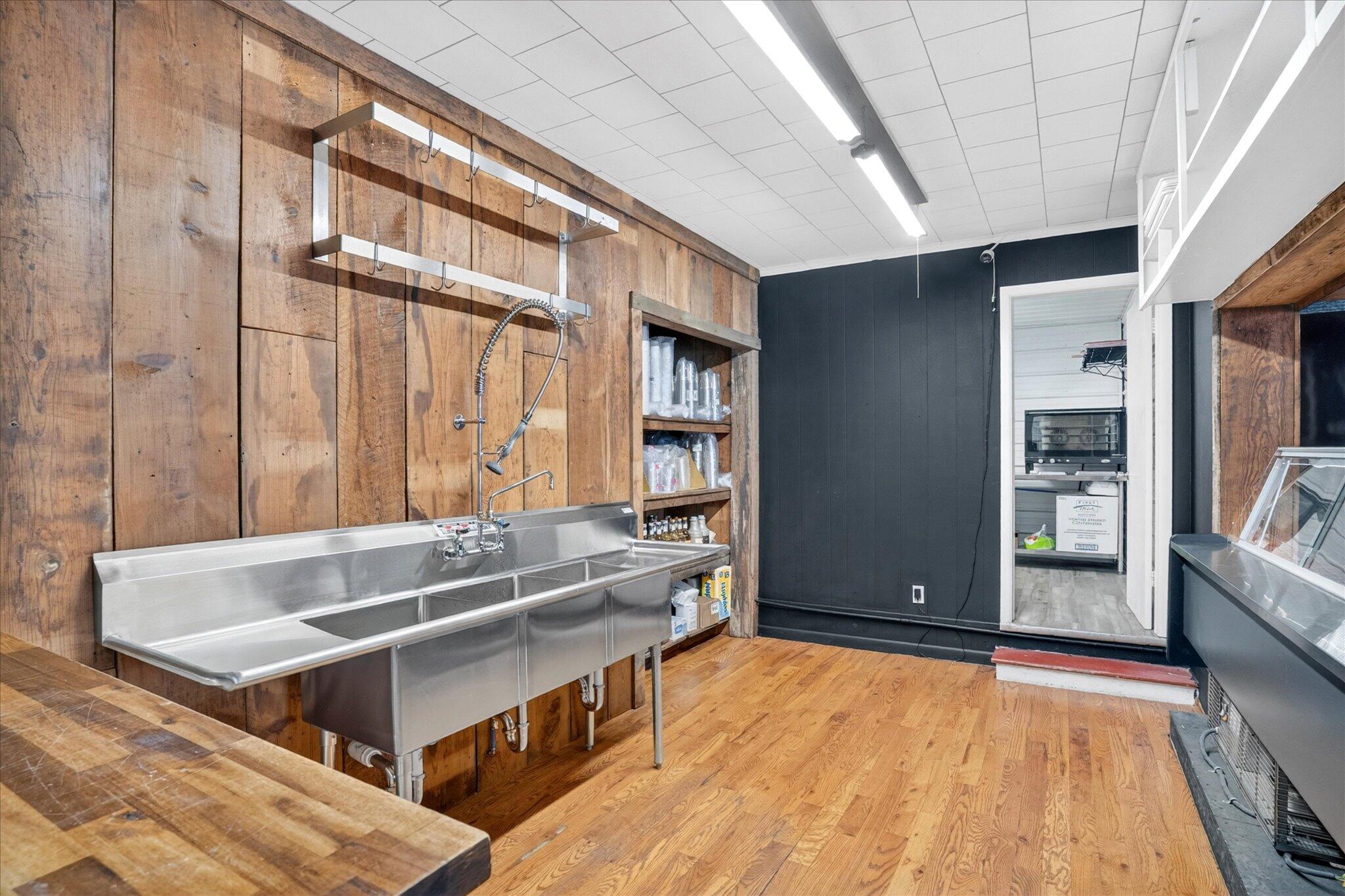 Photo 9 - Commercial Sale for sale – 33 W Olive Street  Aurora, MO