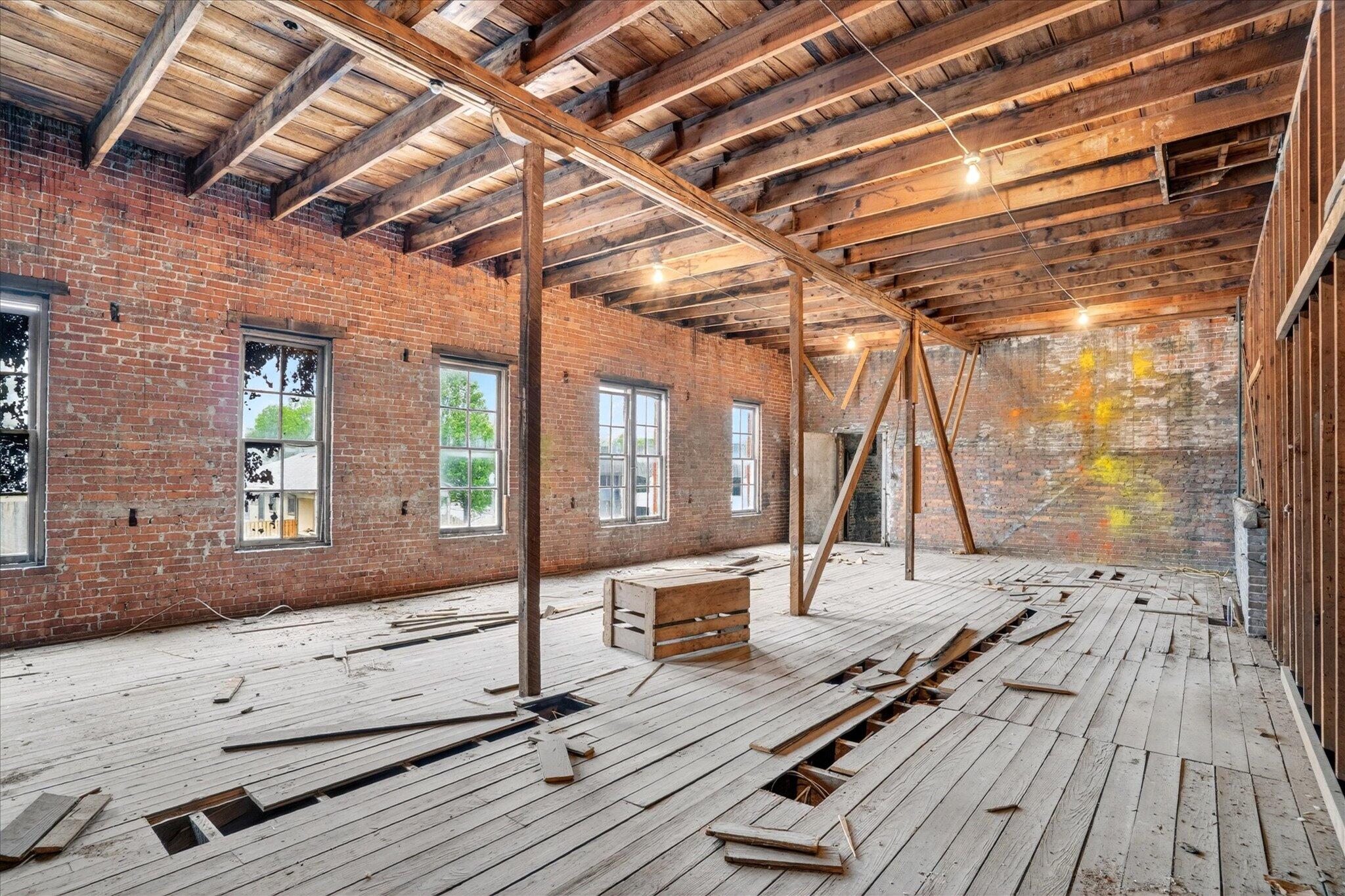 Photo 33 - Commercial Sale for sale – 33 W Olive Street  Aurora, MO