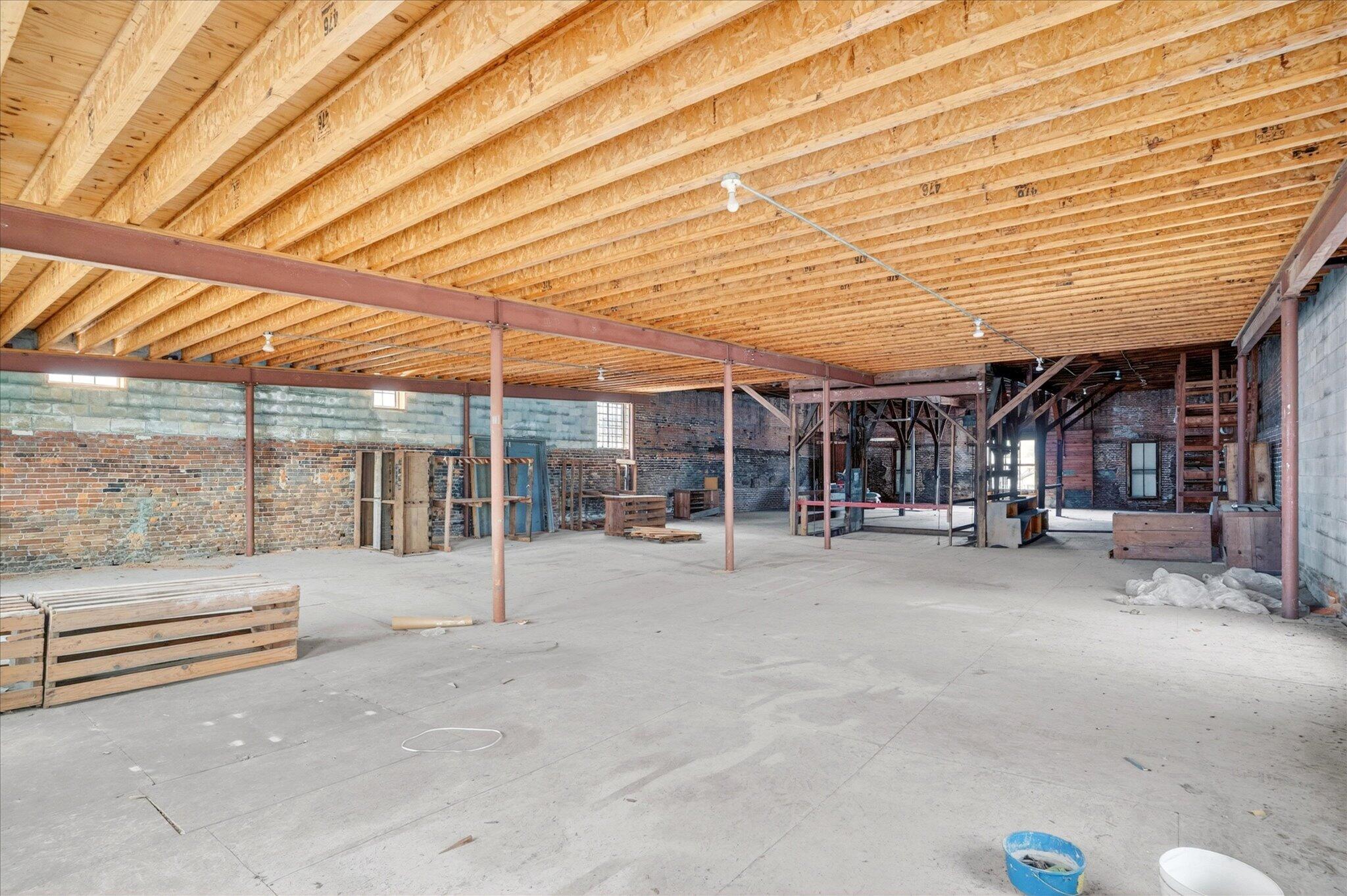 Photo 38 - Commercial Sale for sale – 33 W Olive Street  Aurora, MO