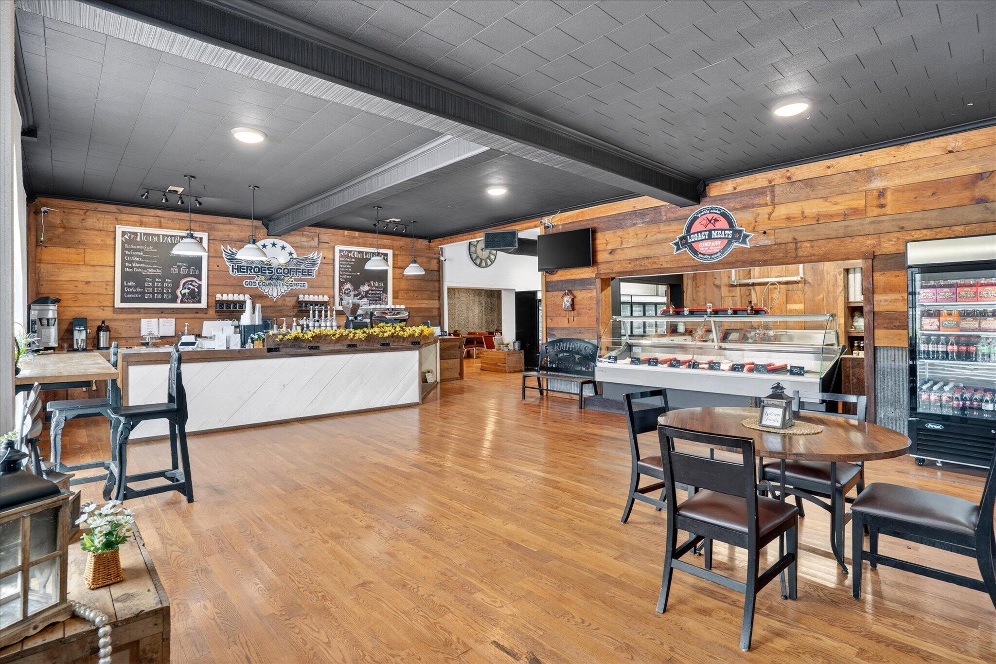 Photo 4 - Commercial Sale for sale – 33 W Olive Street  Aurora, MO