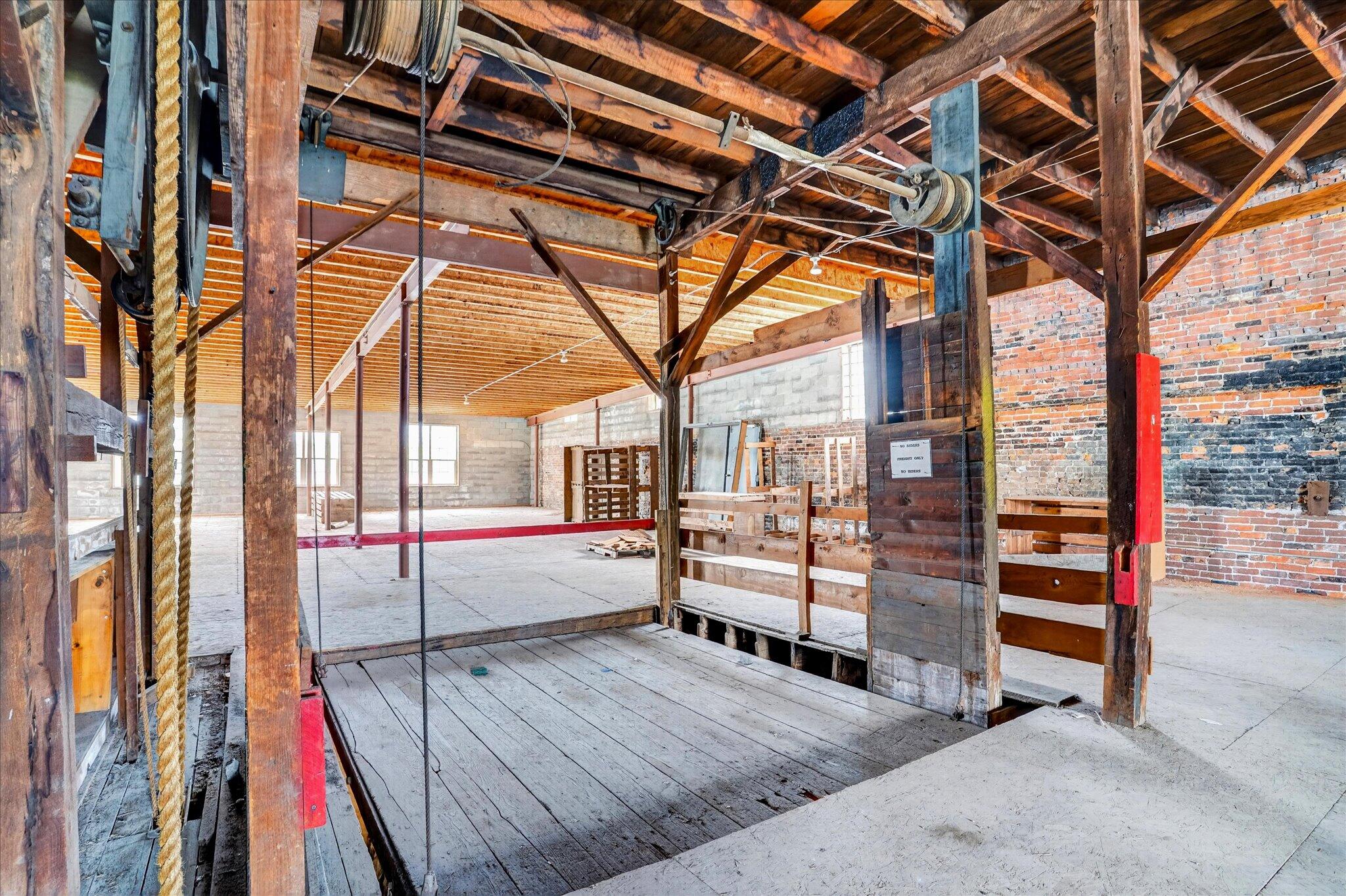 Photo 37 - Commercial Sale for sale – 33 W Olive Street  Aurora, MO
