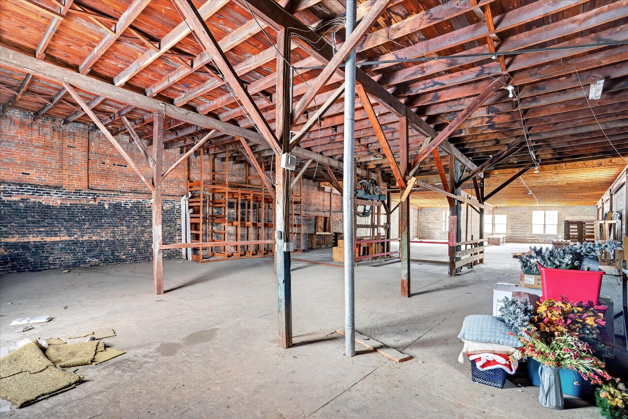 Photo 35 - Commercial Sale for sale – 33 W Olive Street  Aurora, MO