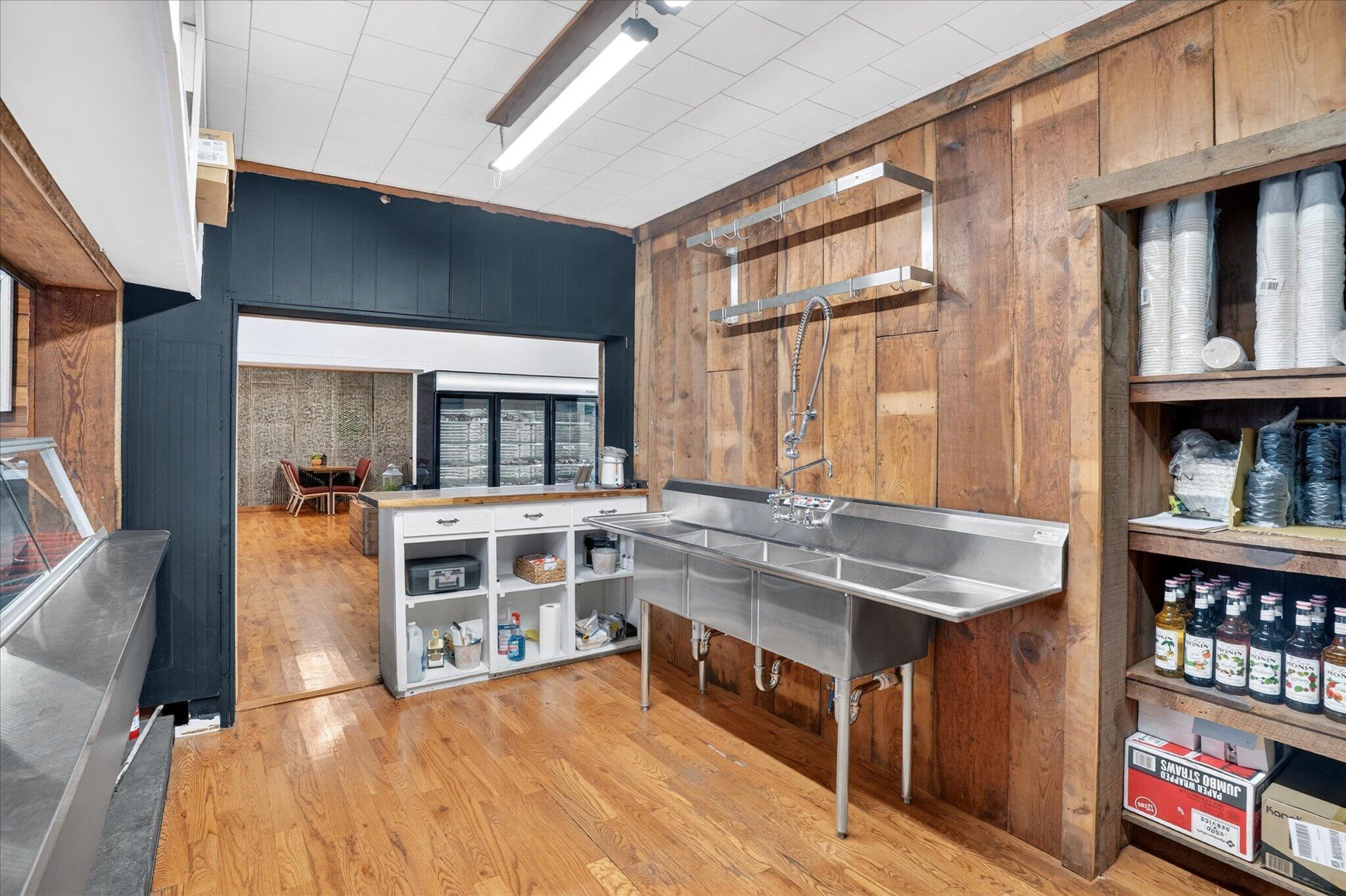 Photo 11 - Commercial Sale for sale – 33 W Olive Street  Aurora, MO
