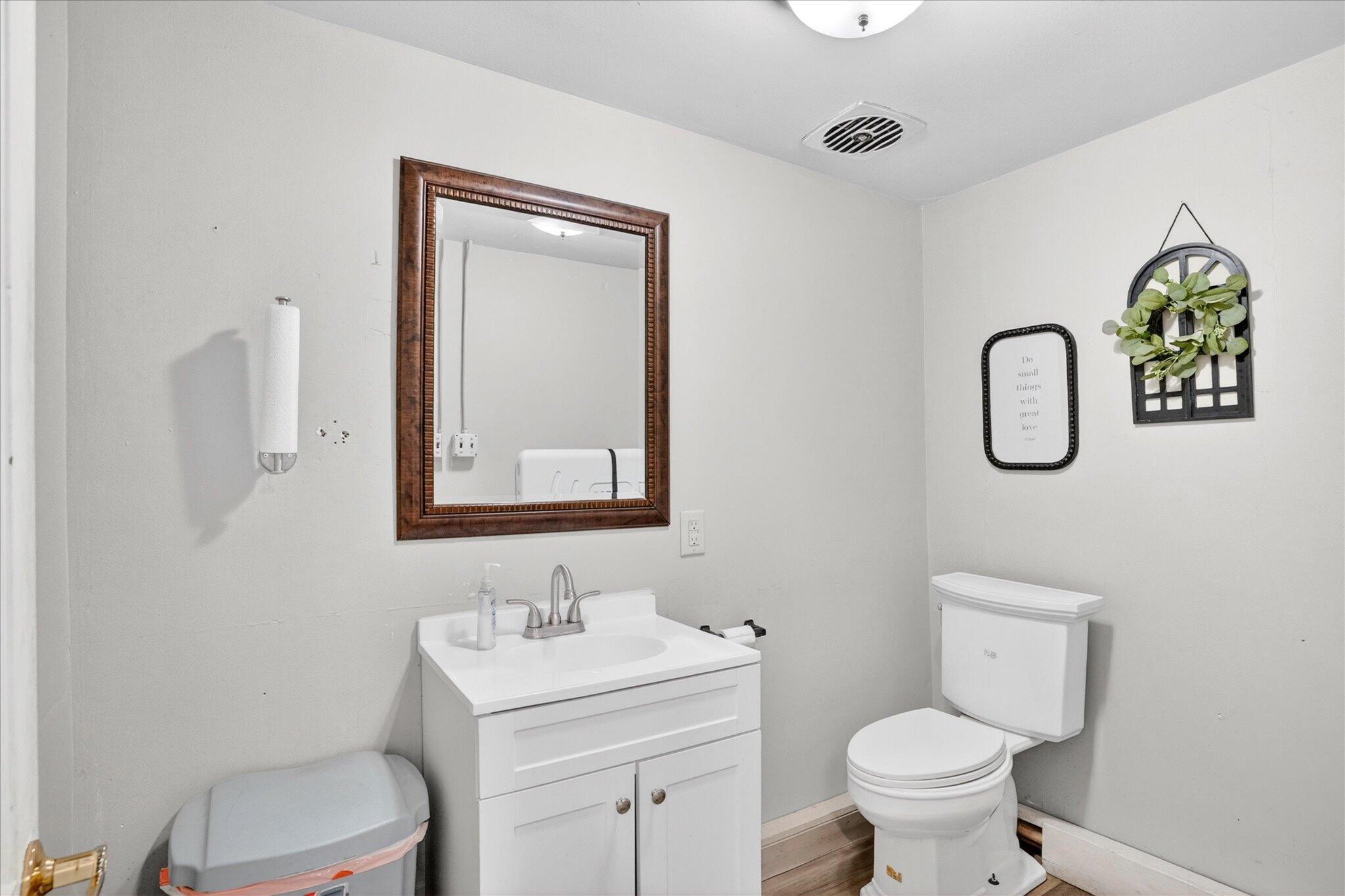 Photo 15 - Commercial Sale for sale – 33 W Olive Street  Aurora, MO