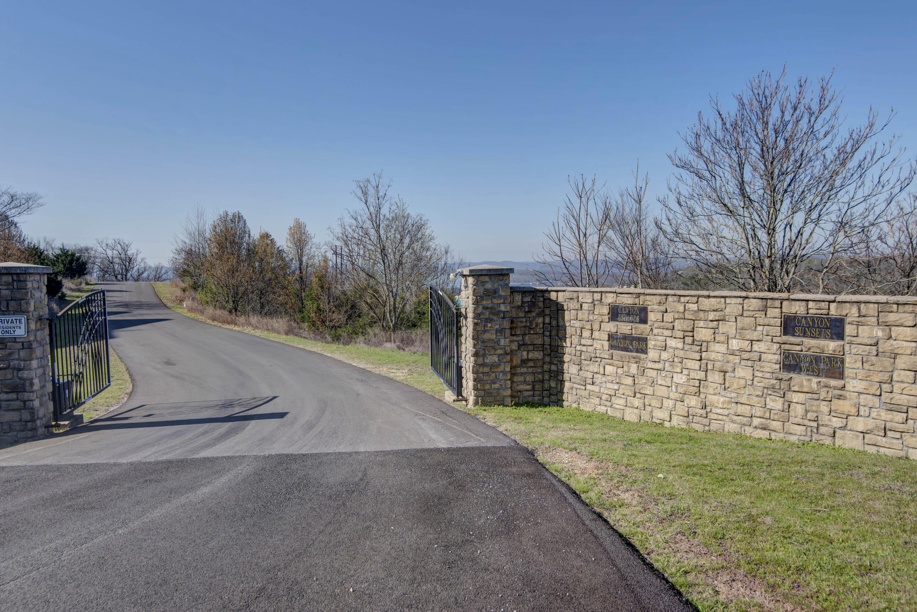 Photo 3 - Residential for sale – 33  Henning Crossing   Branson, MO
