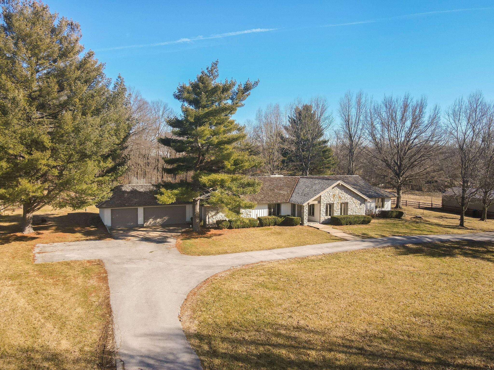 Photo 2 - Residential for sale – 1950 S Farm Road 199   Springfield, MO