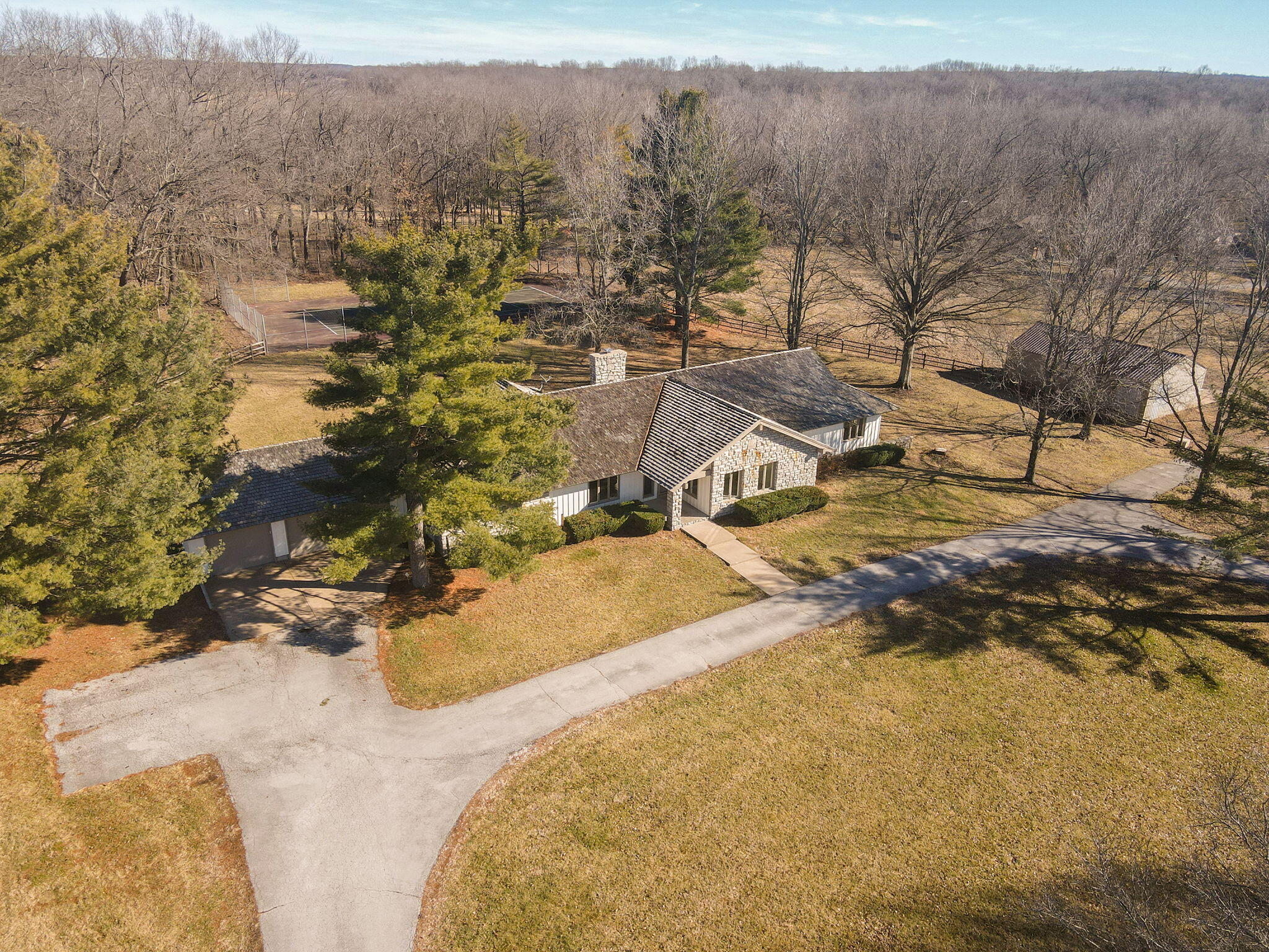 Photo 3 - Residential for sale – 1950 S Farm Road 199   Springfield, MO