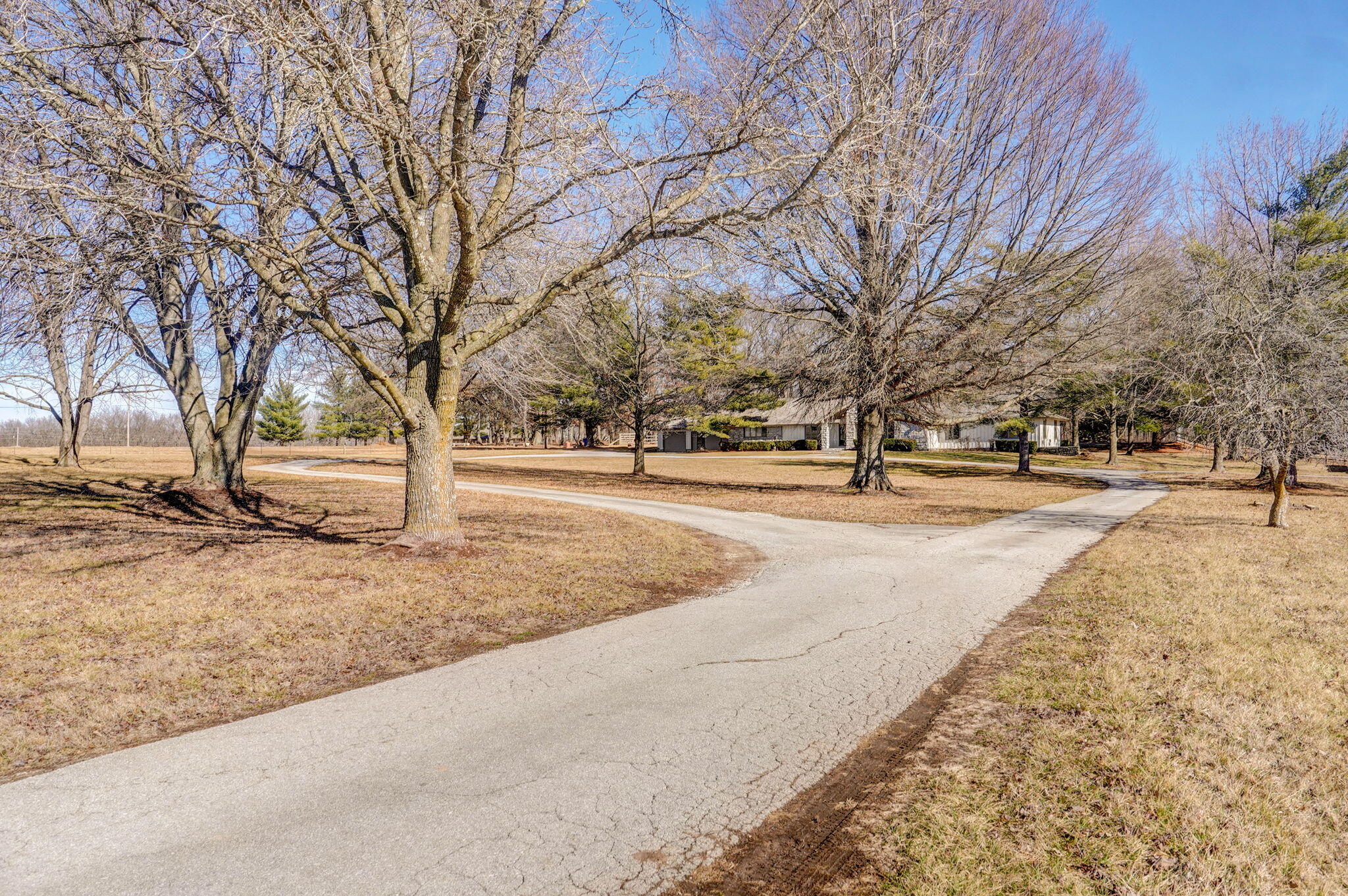 Photo 9 - Residential for sale – 1950 S Farm Road 199   Springfield, MO