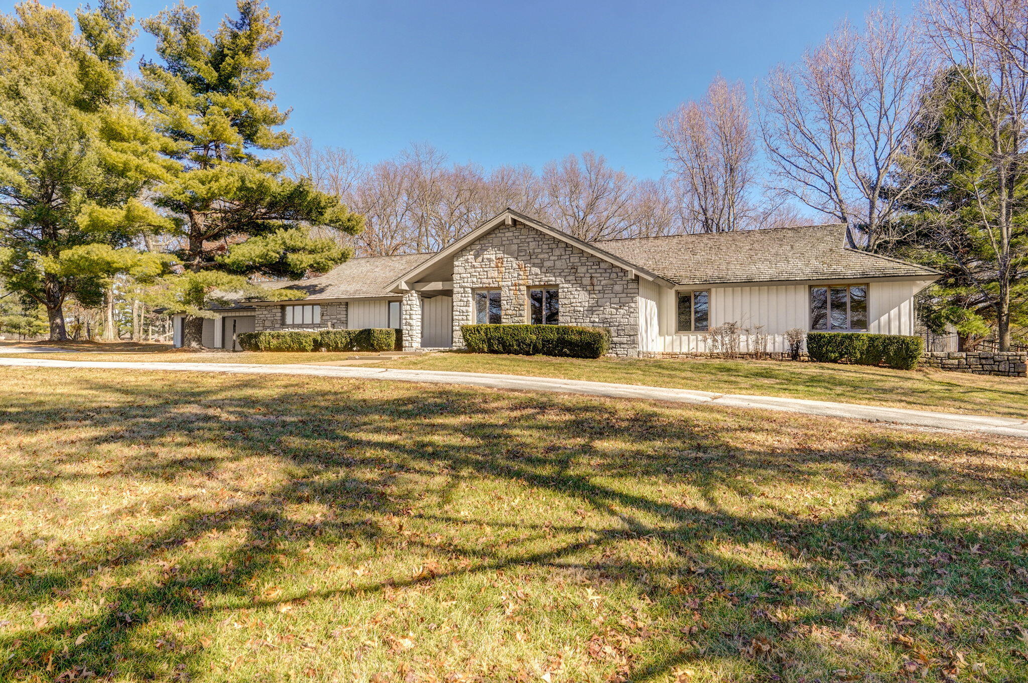 Photo 11 - Residential for sale – 1950 S Farm Road 199   Springfield, MO