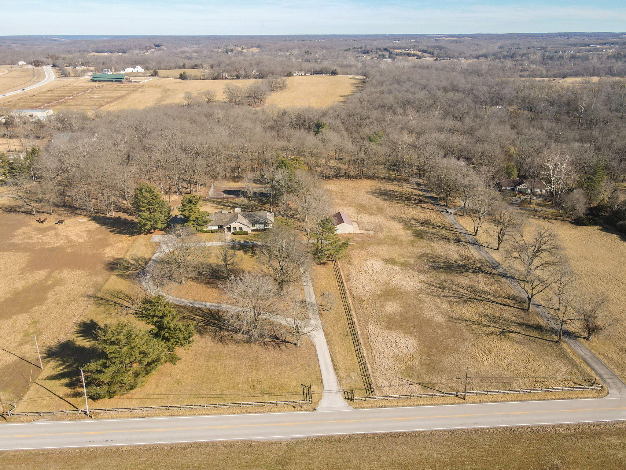 Photo 6 - Residential for sale – 1950 S Farm Road 199   Springfield, MO