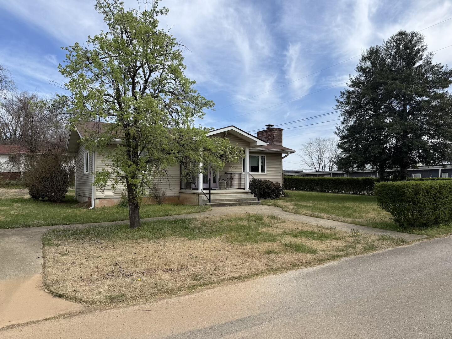 Photo 2 - Residential for sale – 402  Elsie Street  Van Buren, MO