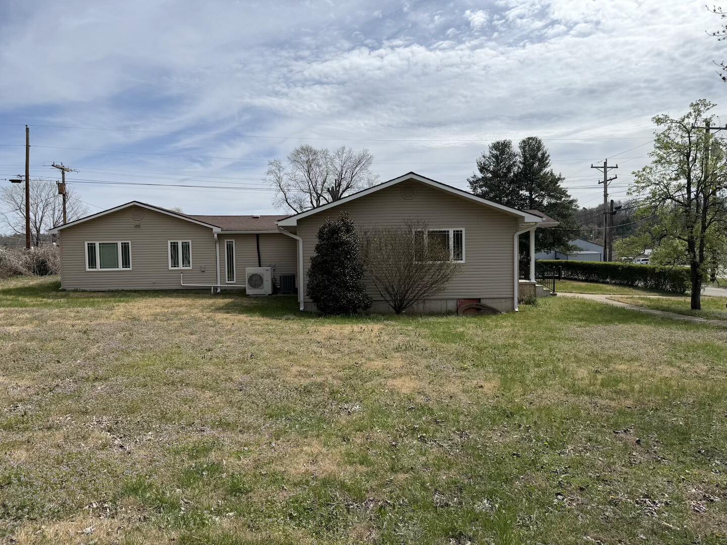 Photo 8 - Residential for sale – 402  Elsie Street  Van Buren, MO