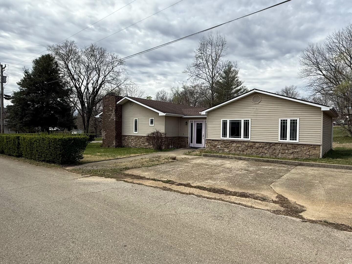 Photo 7 - Residential for sale – 402  Elsie Street  Van Buren, MO