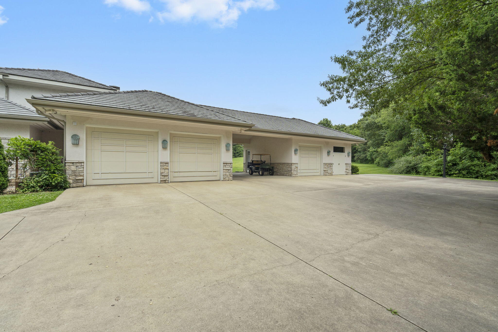 Photo 100 - Residential for sale – 318 S Farm Road 193   Springfield, MO